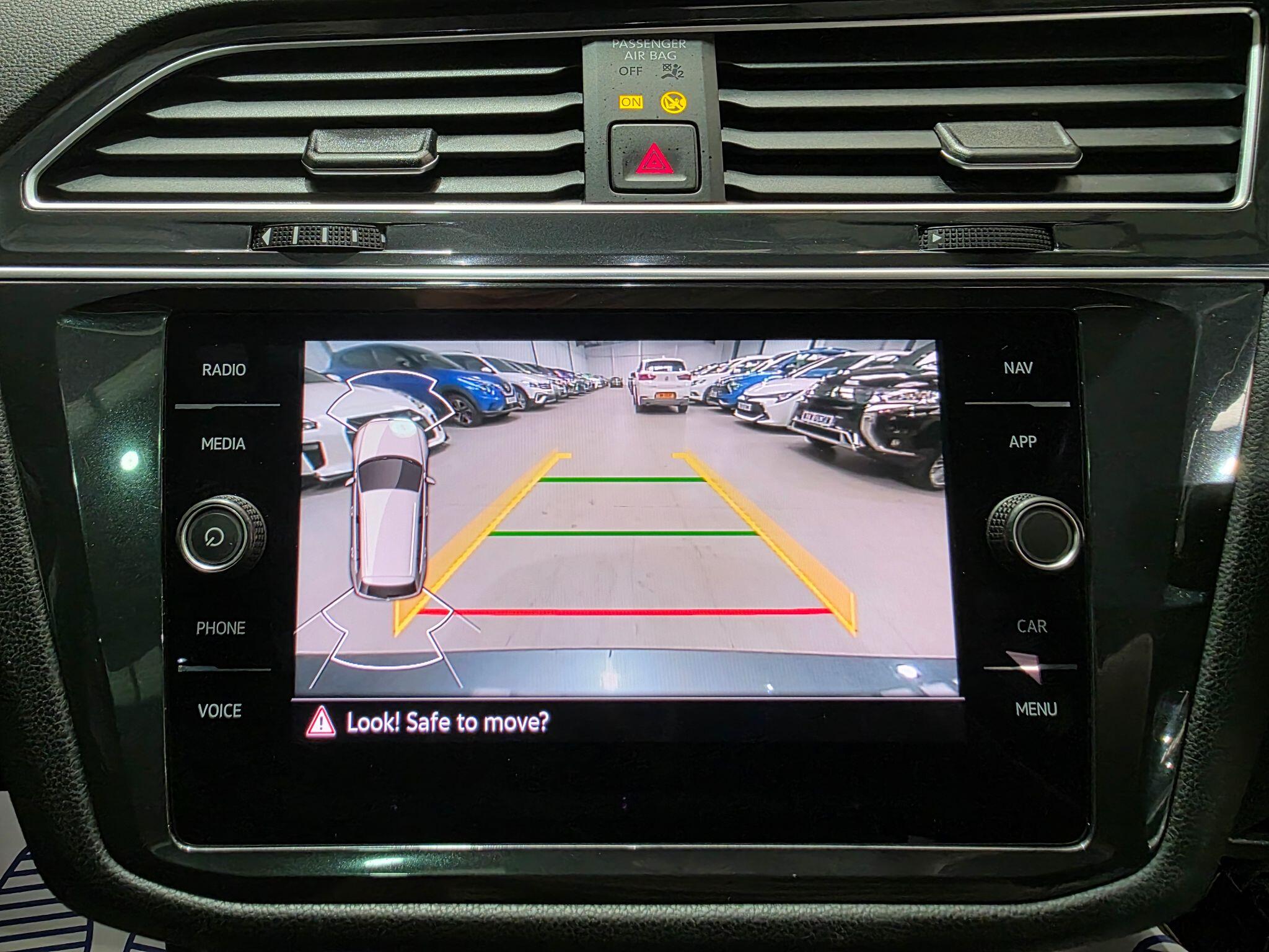 Volkswagen Tiguan Allspace view 9