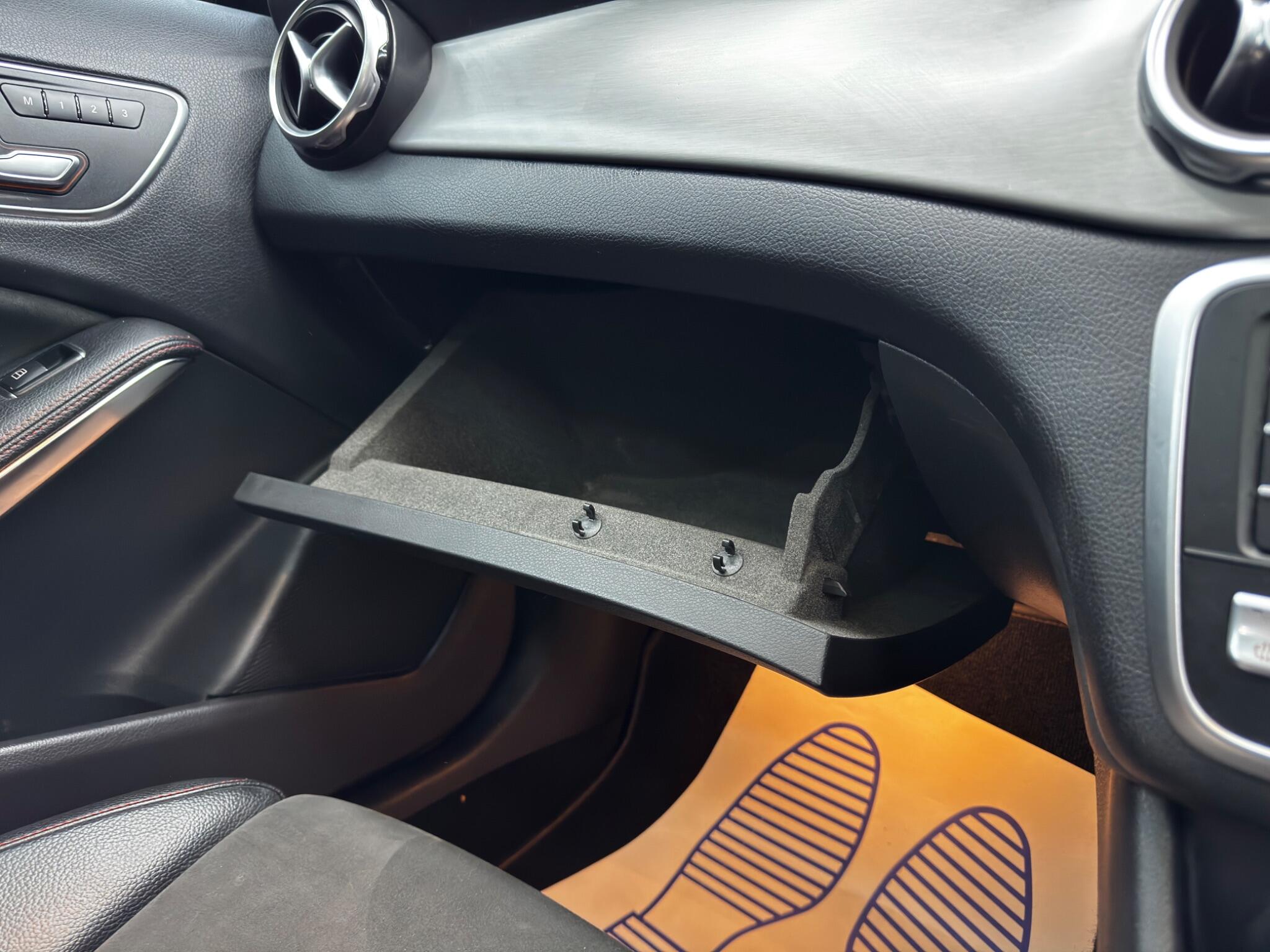 Mercedes-Benz GLA view 35