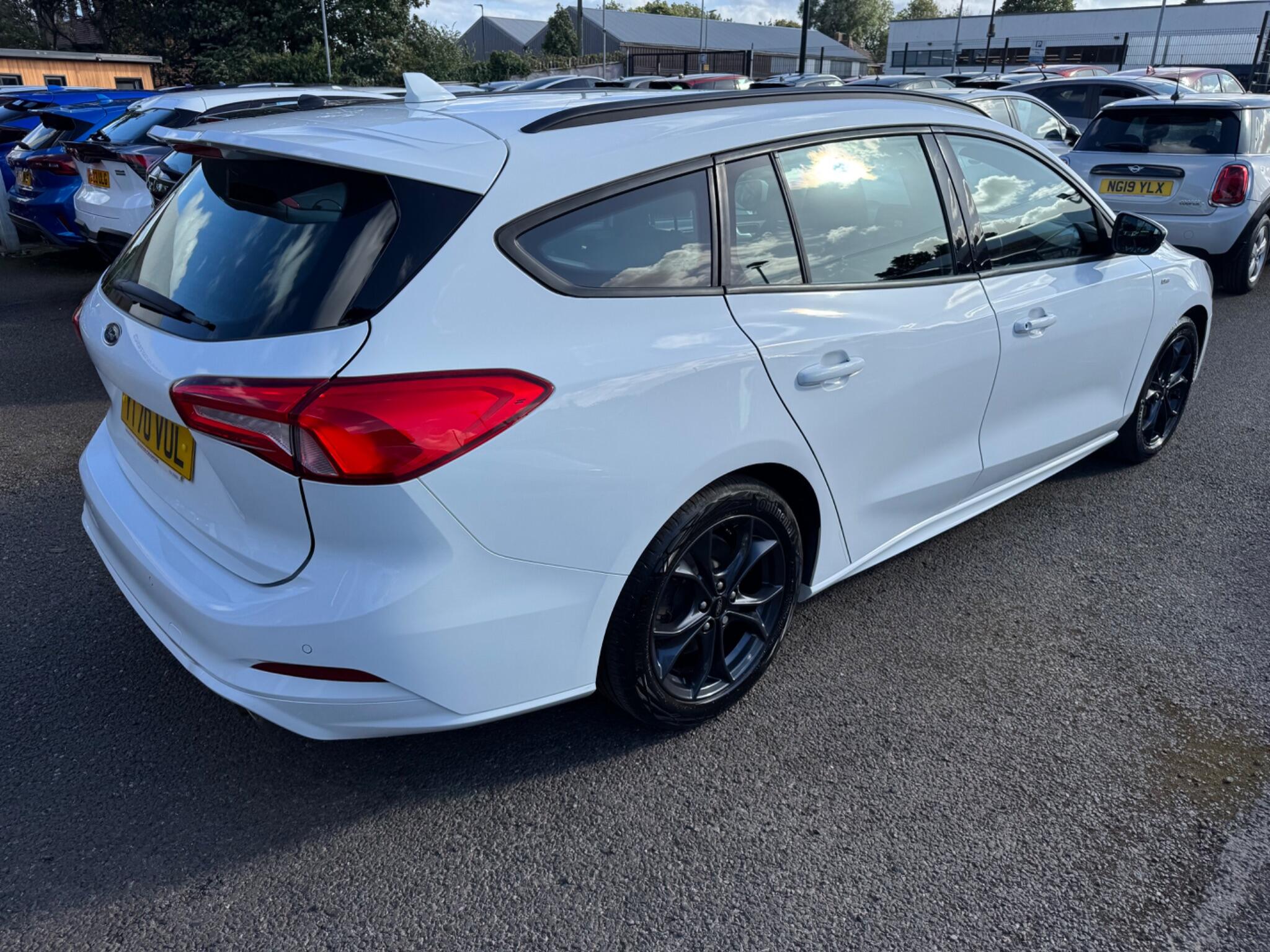 Ford Focus view 16