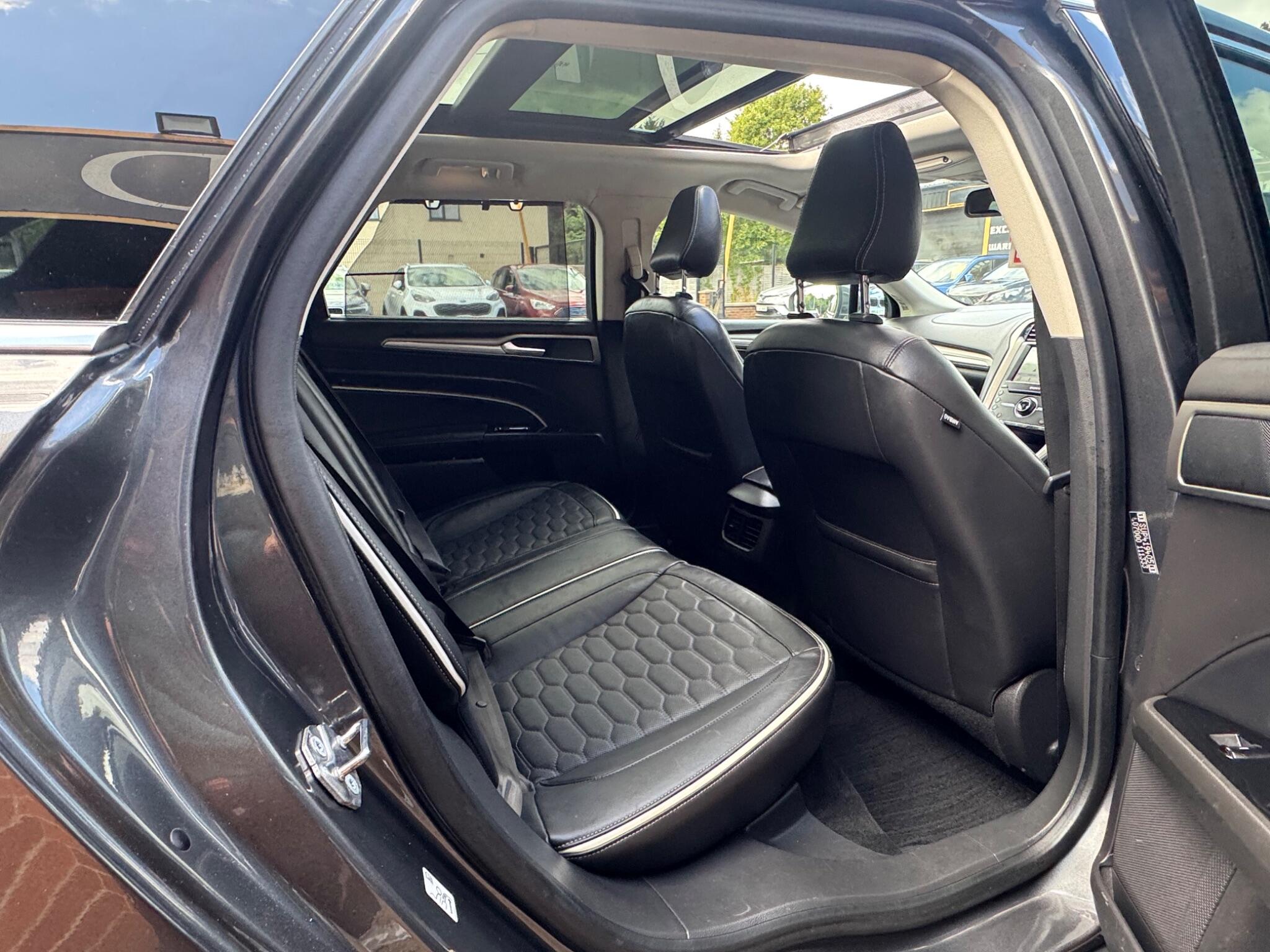 Ford Mondeo view 14