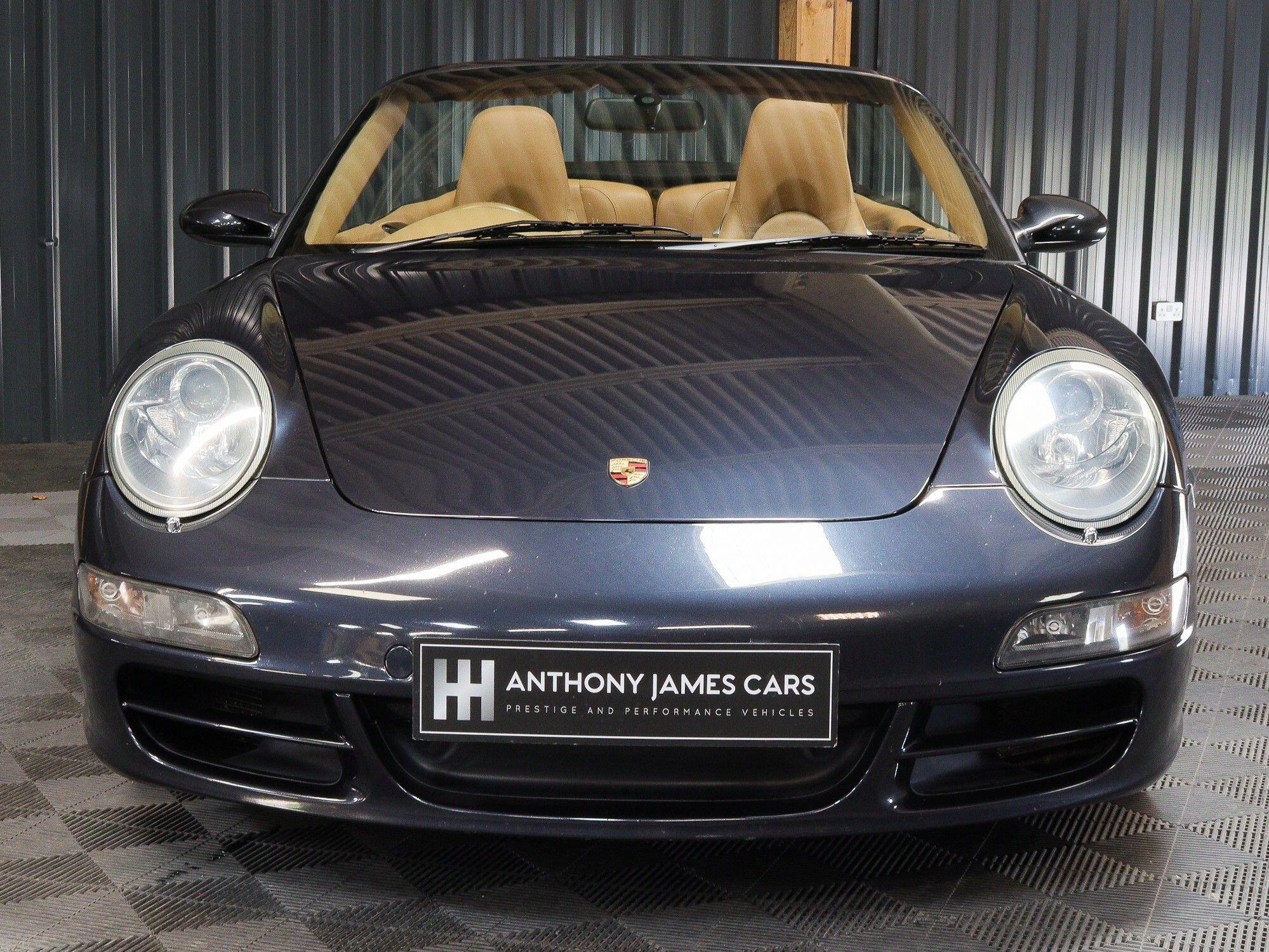Porsche 911 view 7
