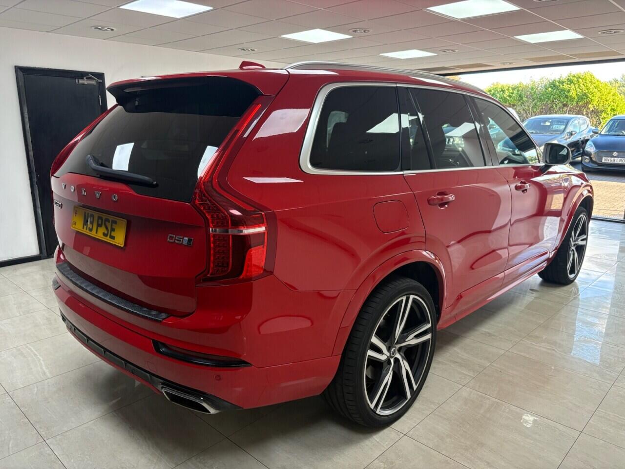 Volvo XC90 view 3