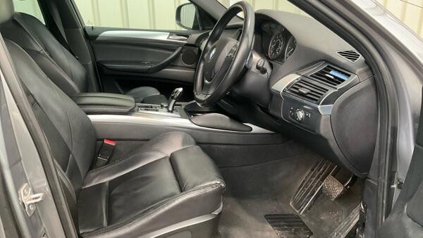 BMW X6 view 2