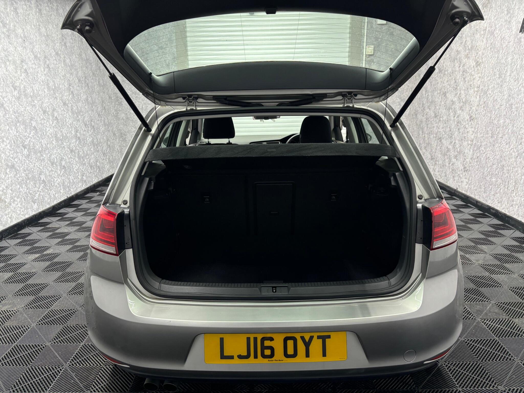 Volkswagen Golf view 31