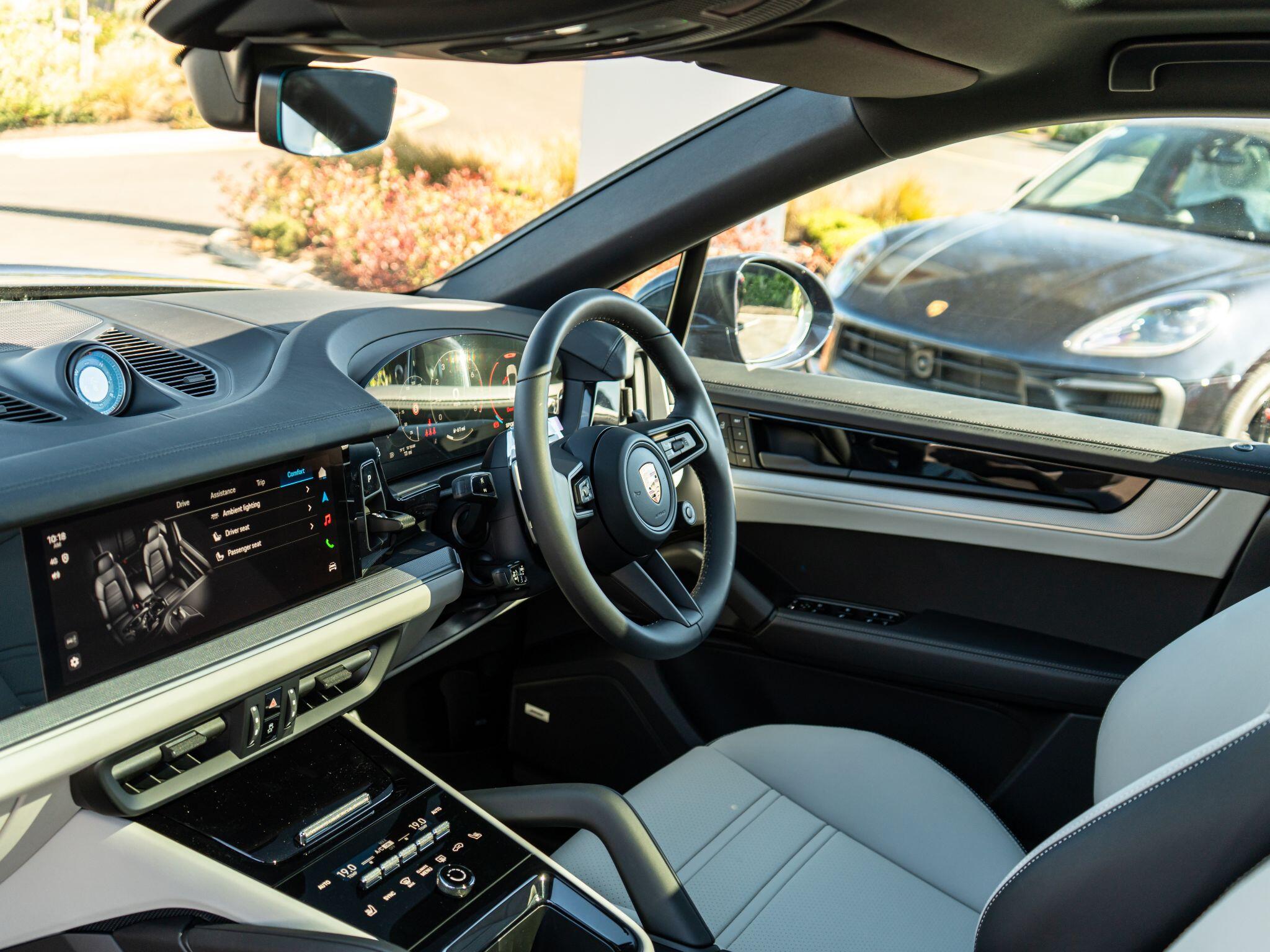 Porsche Cayenne view 24