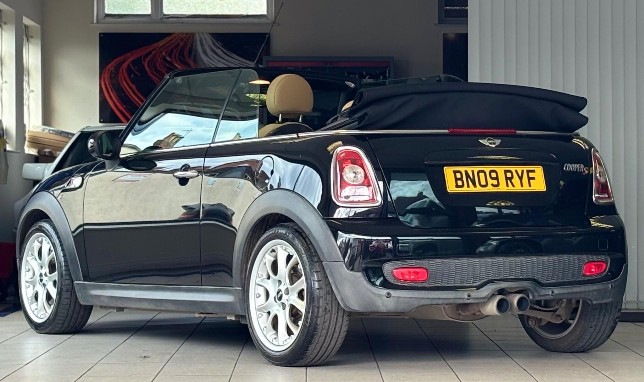 Mini Convertible view 7