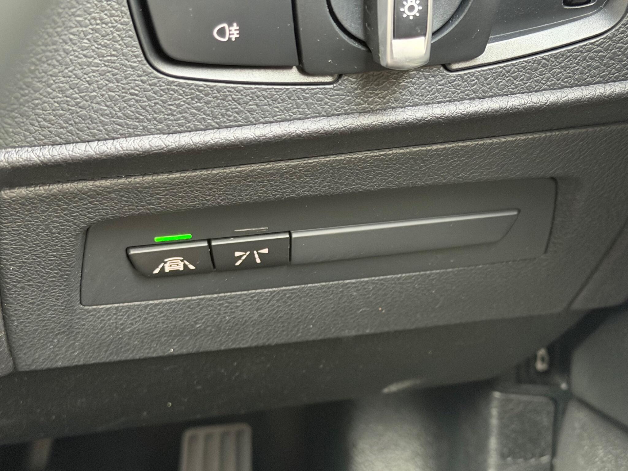 BMW 1 Series view 25