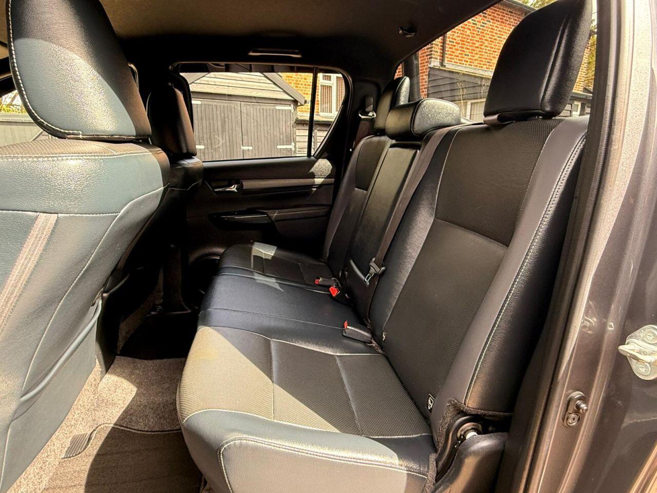 Toyota Hilux view 15