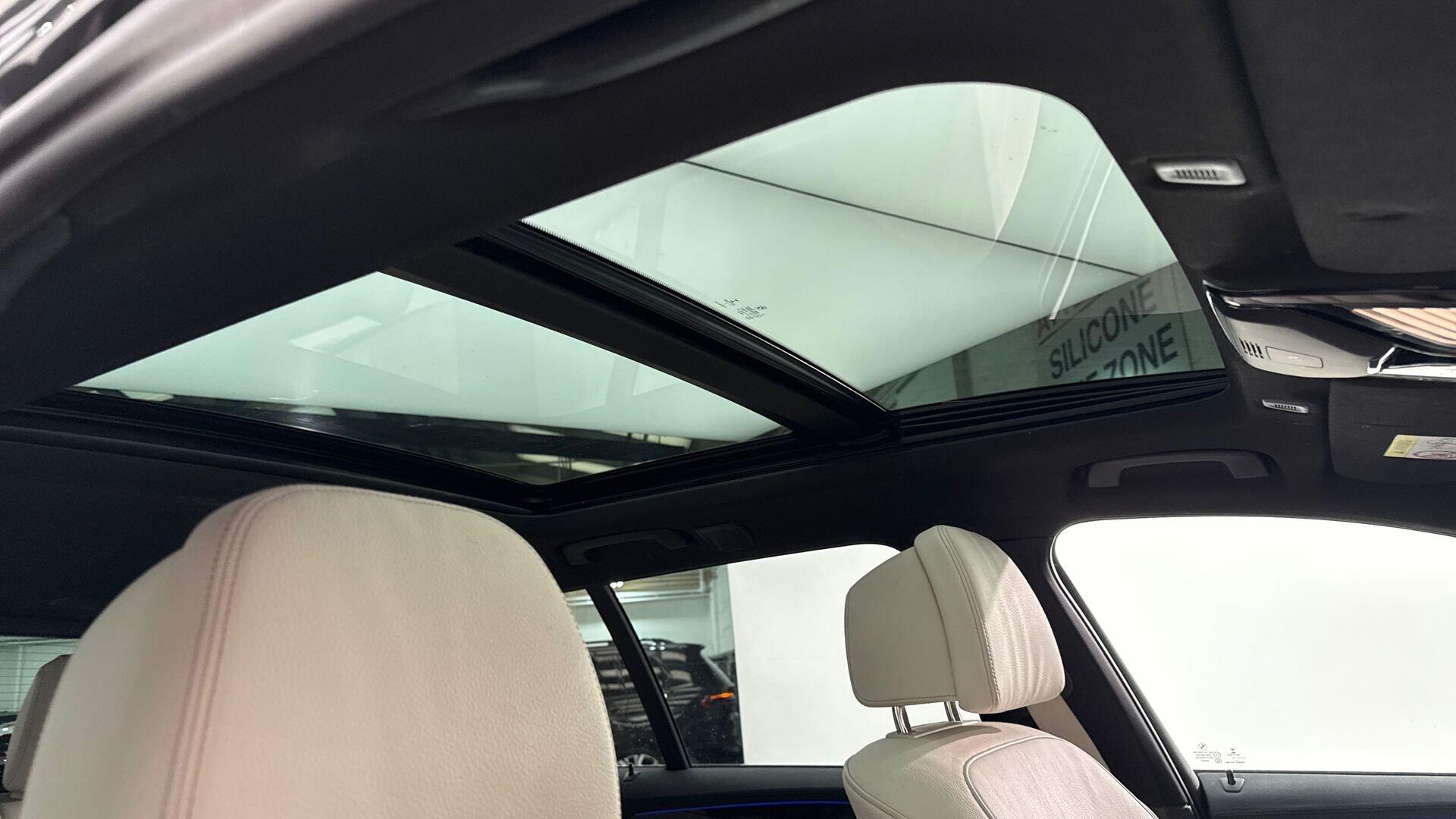 BMW 5 Series view 22