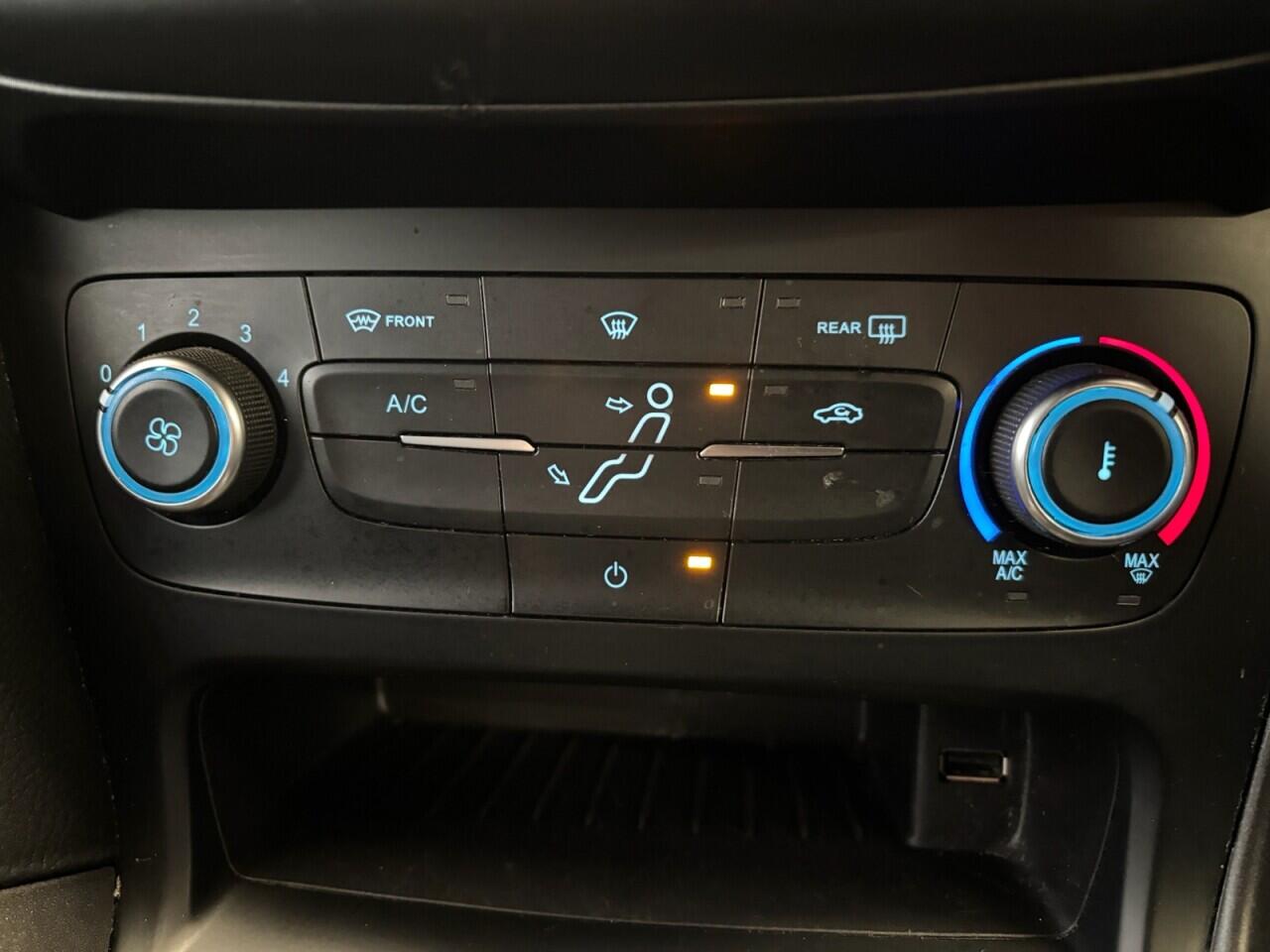 Ford Focus view 33