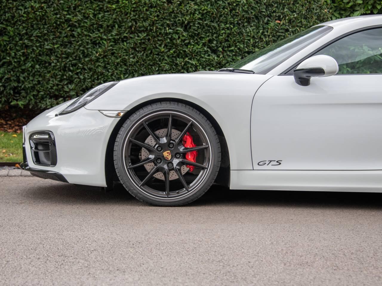 Porsche Cayman view 16
