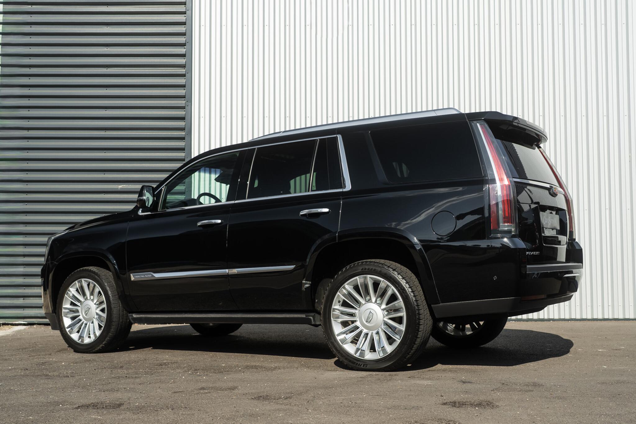 Cadillac Escalade view 4