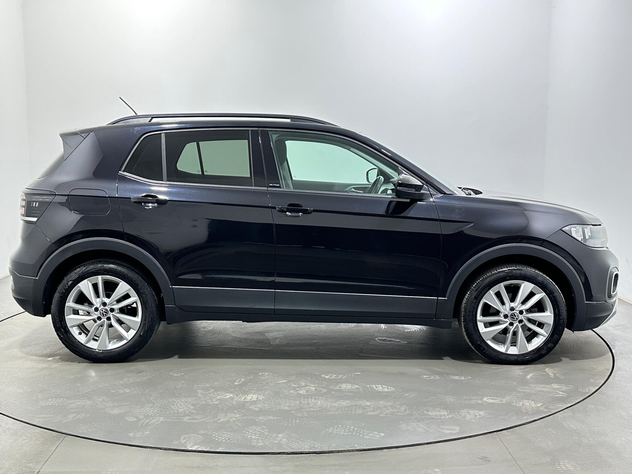 Volkswagen T-Cross view 9