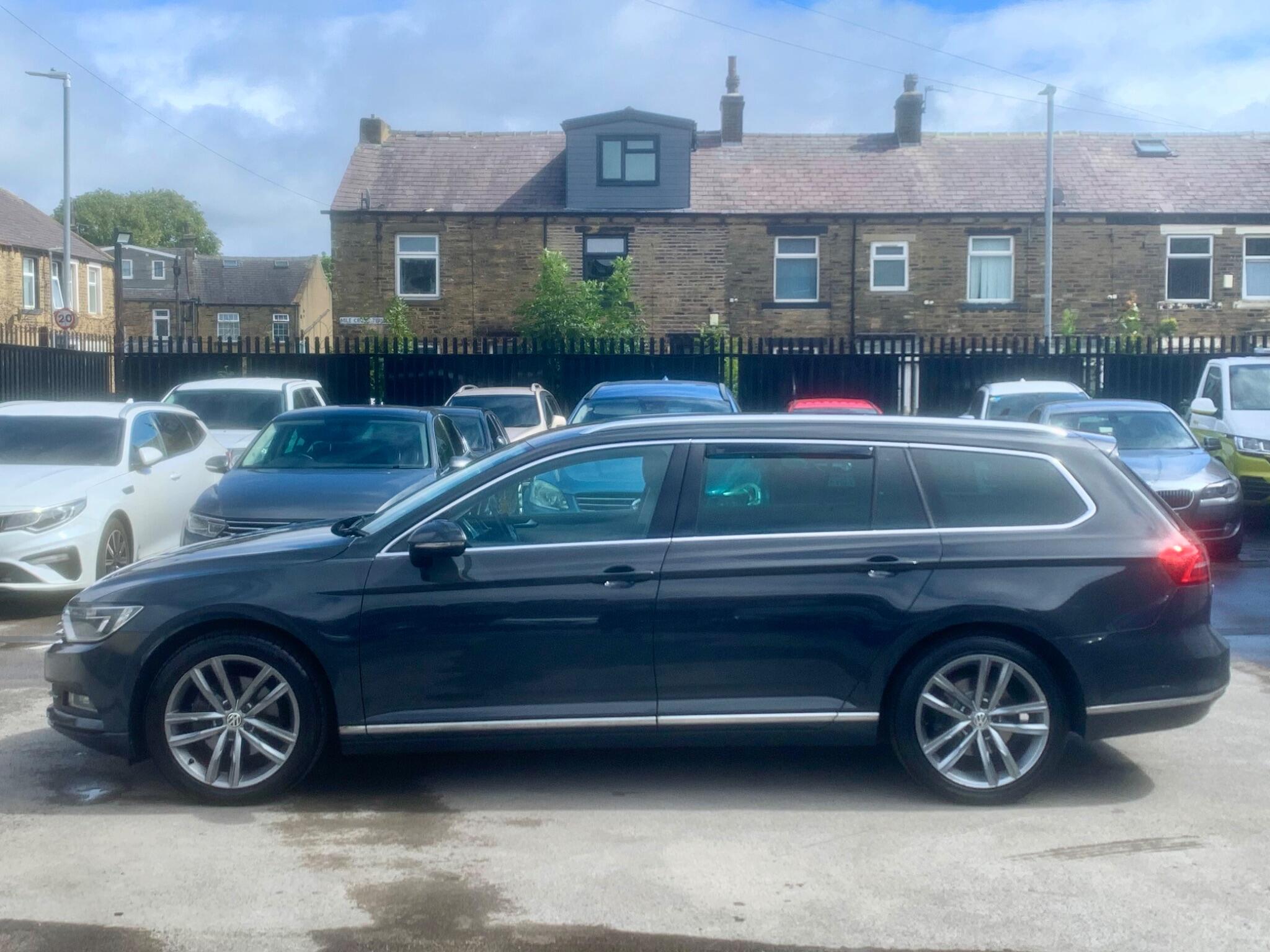 Volkswagen Passat view 5