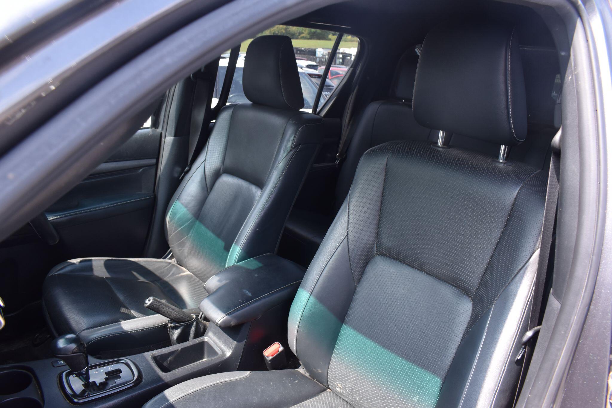 Hilux - 2.8 D-4D Invincible X Auto 4WD Euro 6 (s/s) 4dr - Image 14