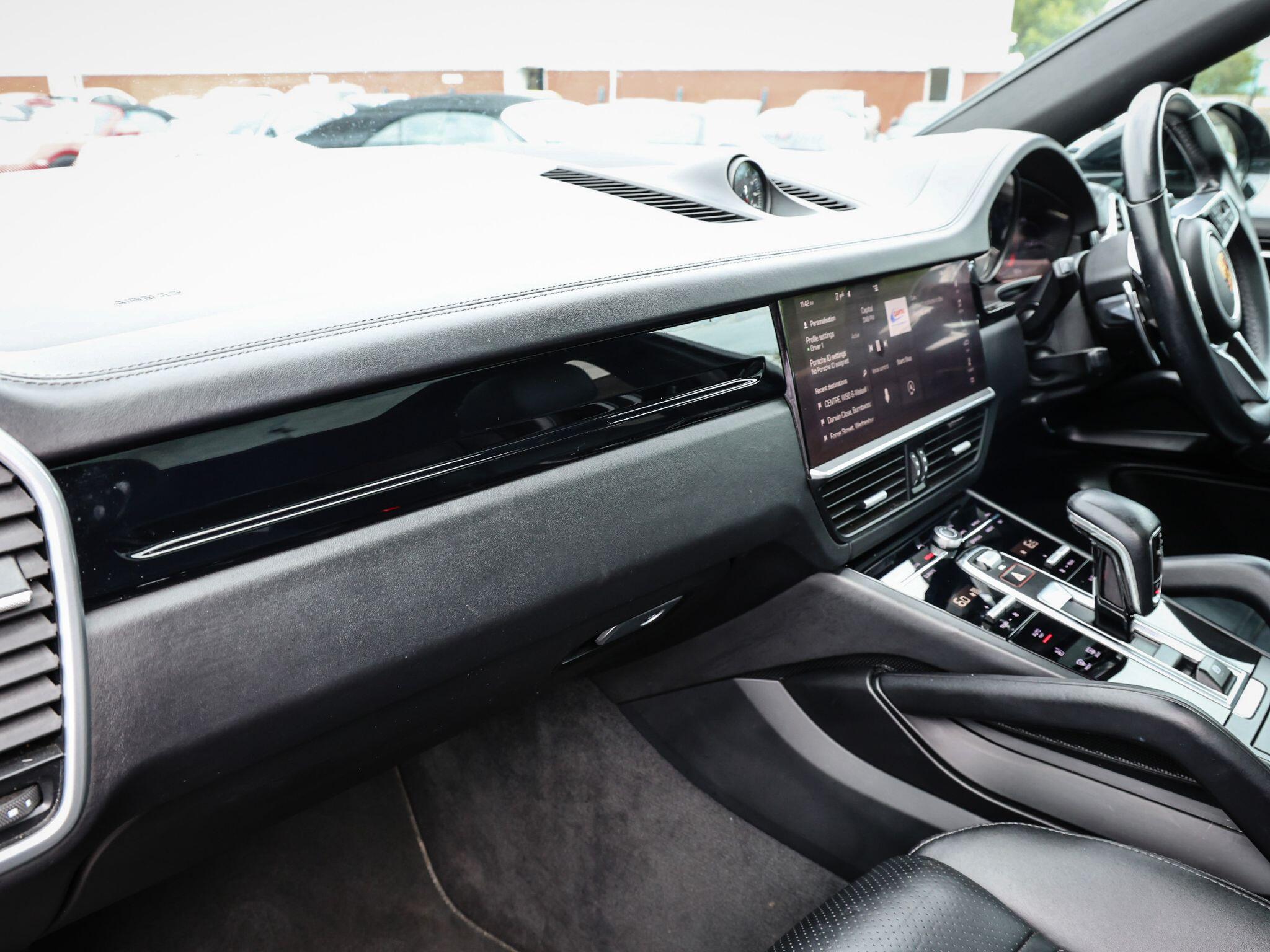 Porsche Cayenne view 40