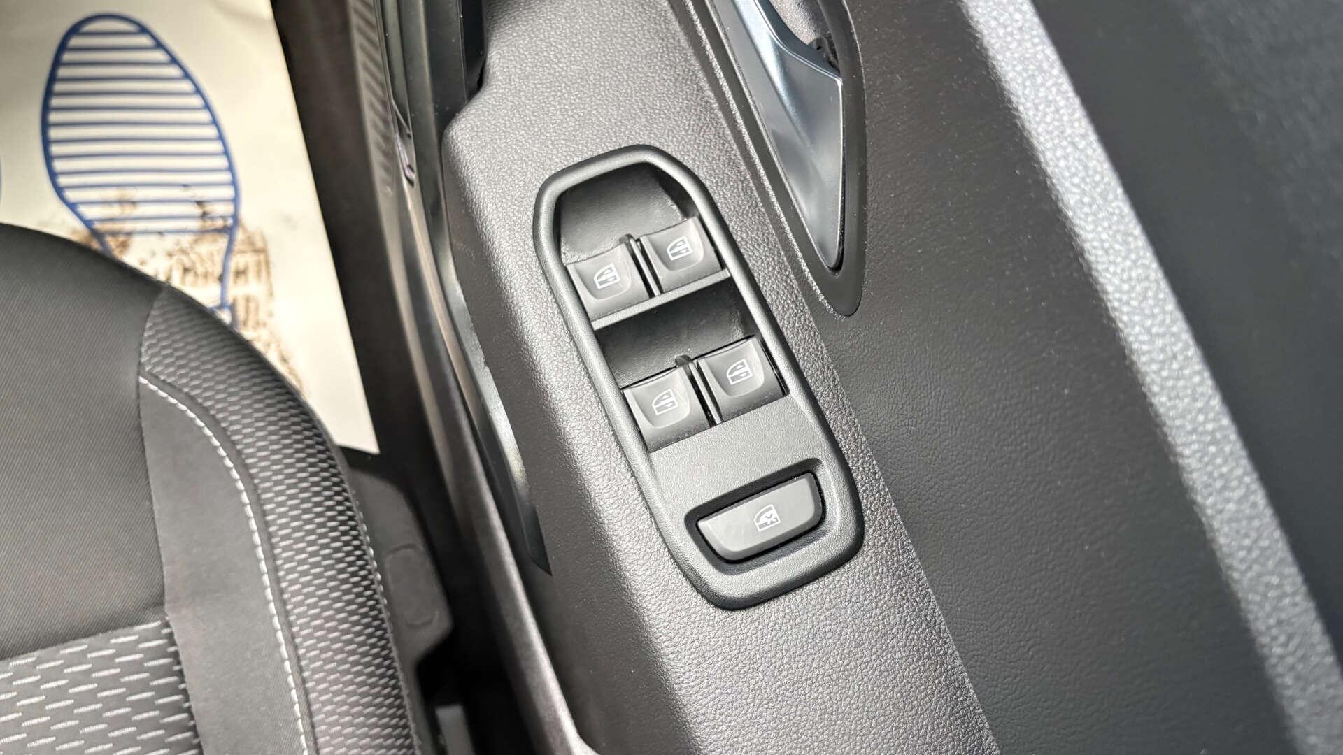 Dacia Duster view 23