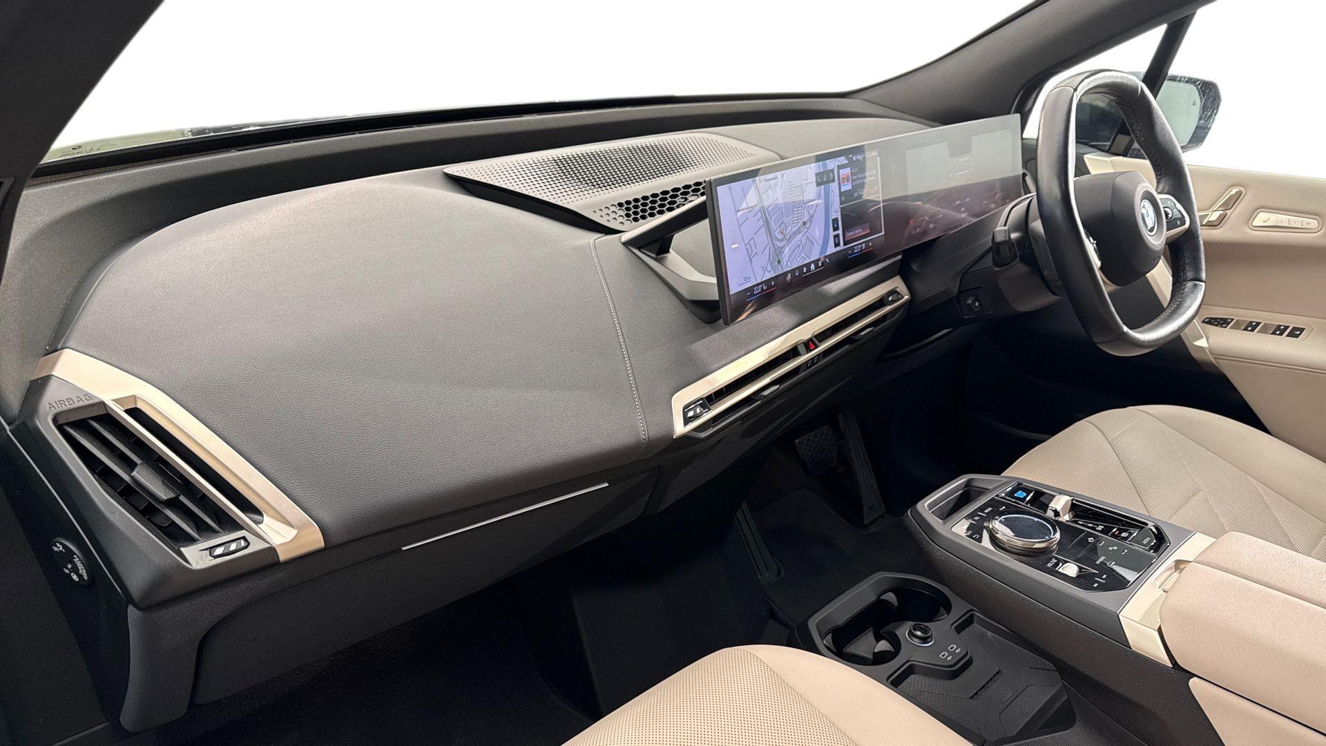 BMW Ix view 7