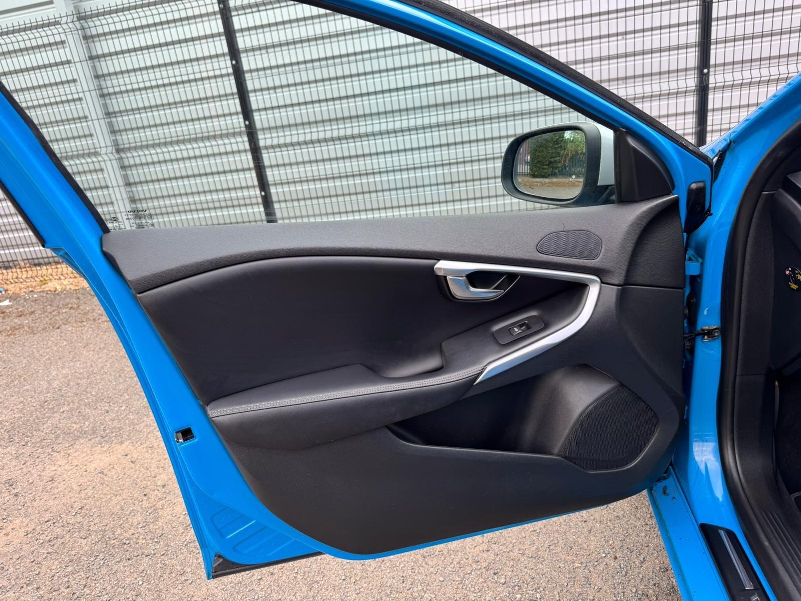 Volvo V40 view 19