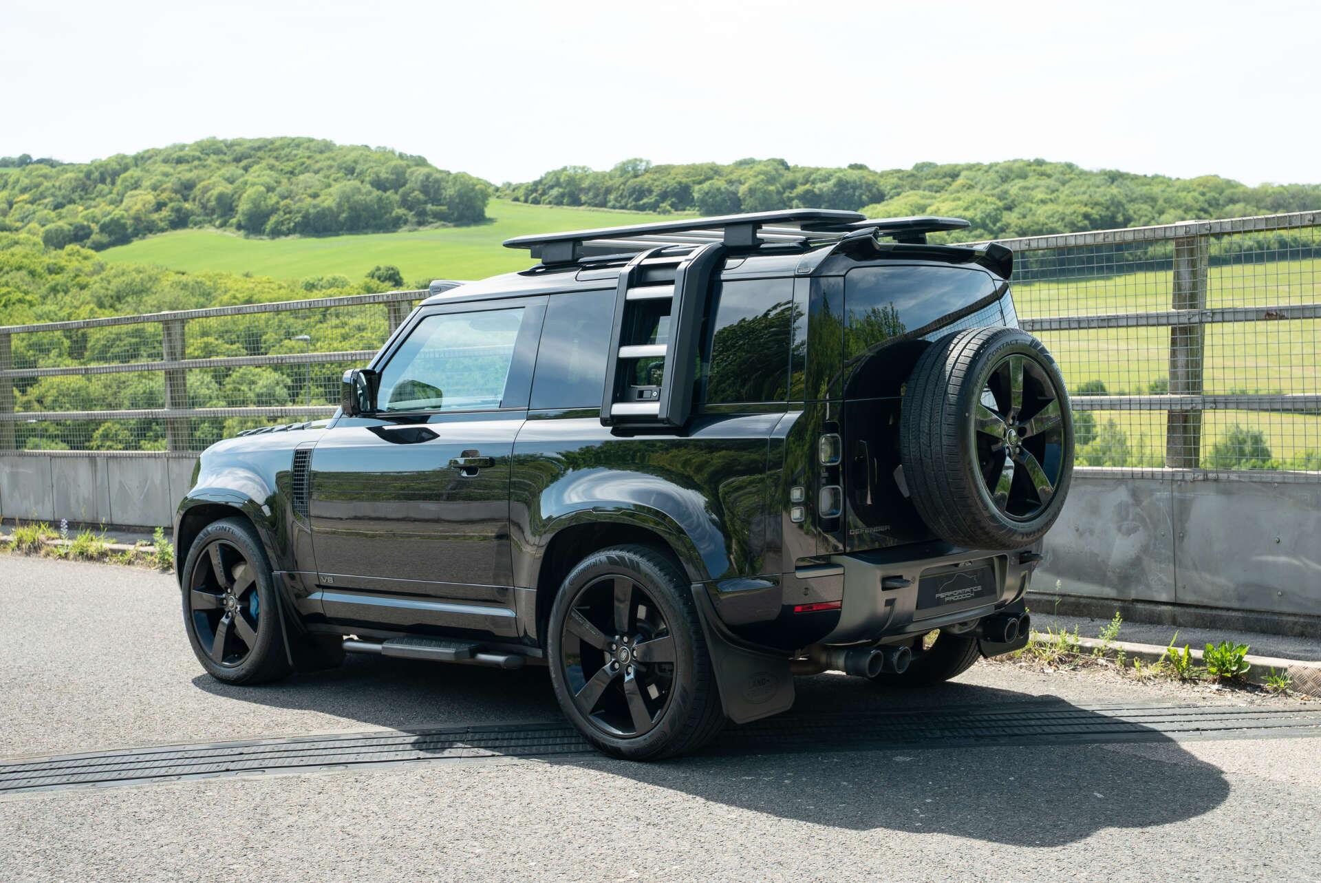 Land Rover Defender 90 view 30