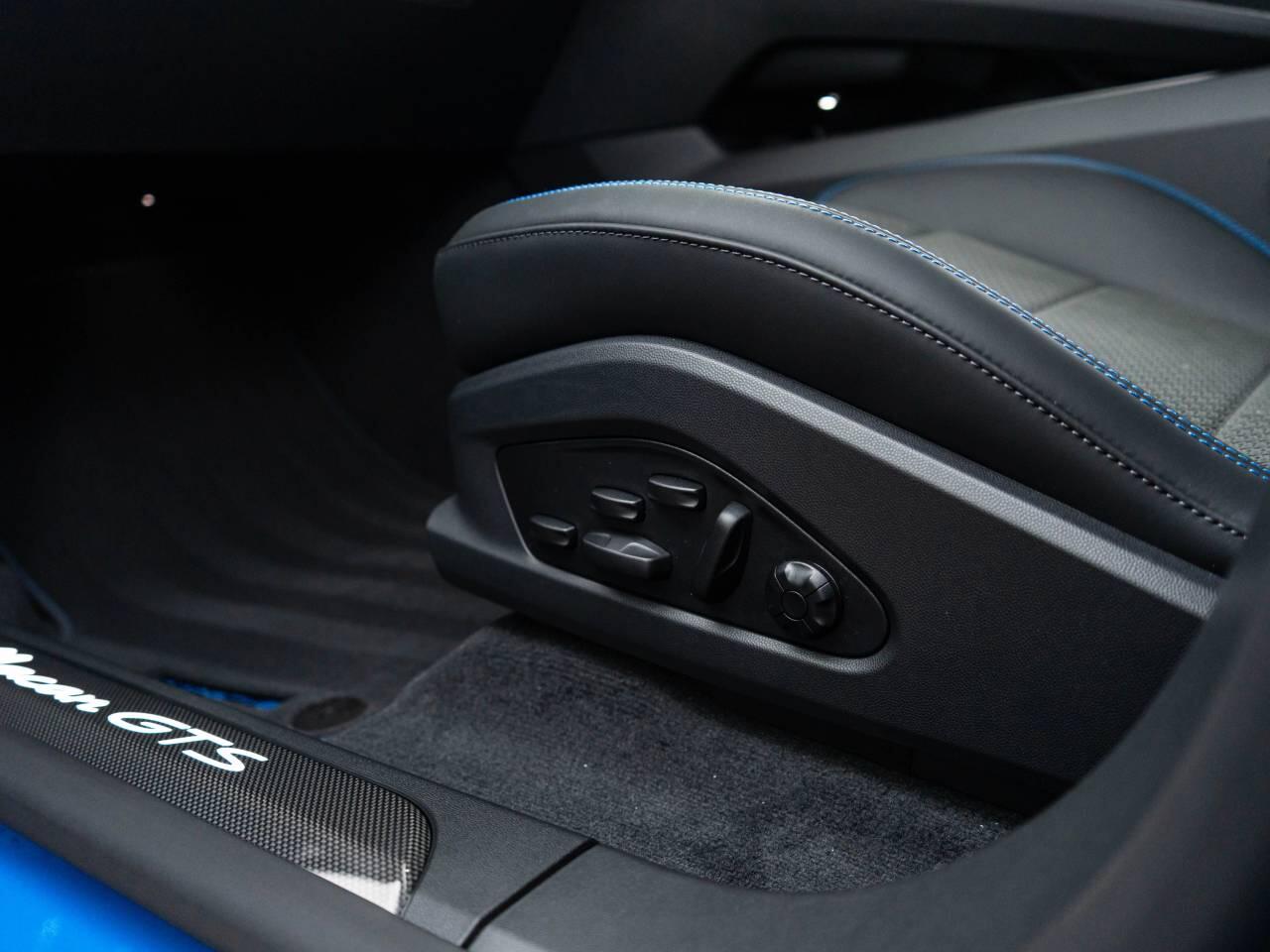 Porsche Macan view 35