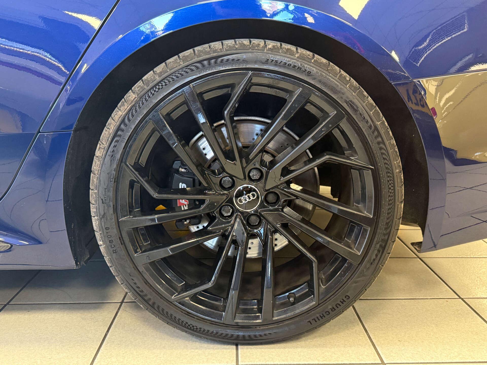 Audi RS4 view 36