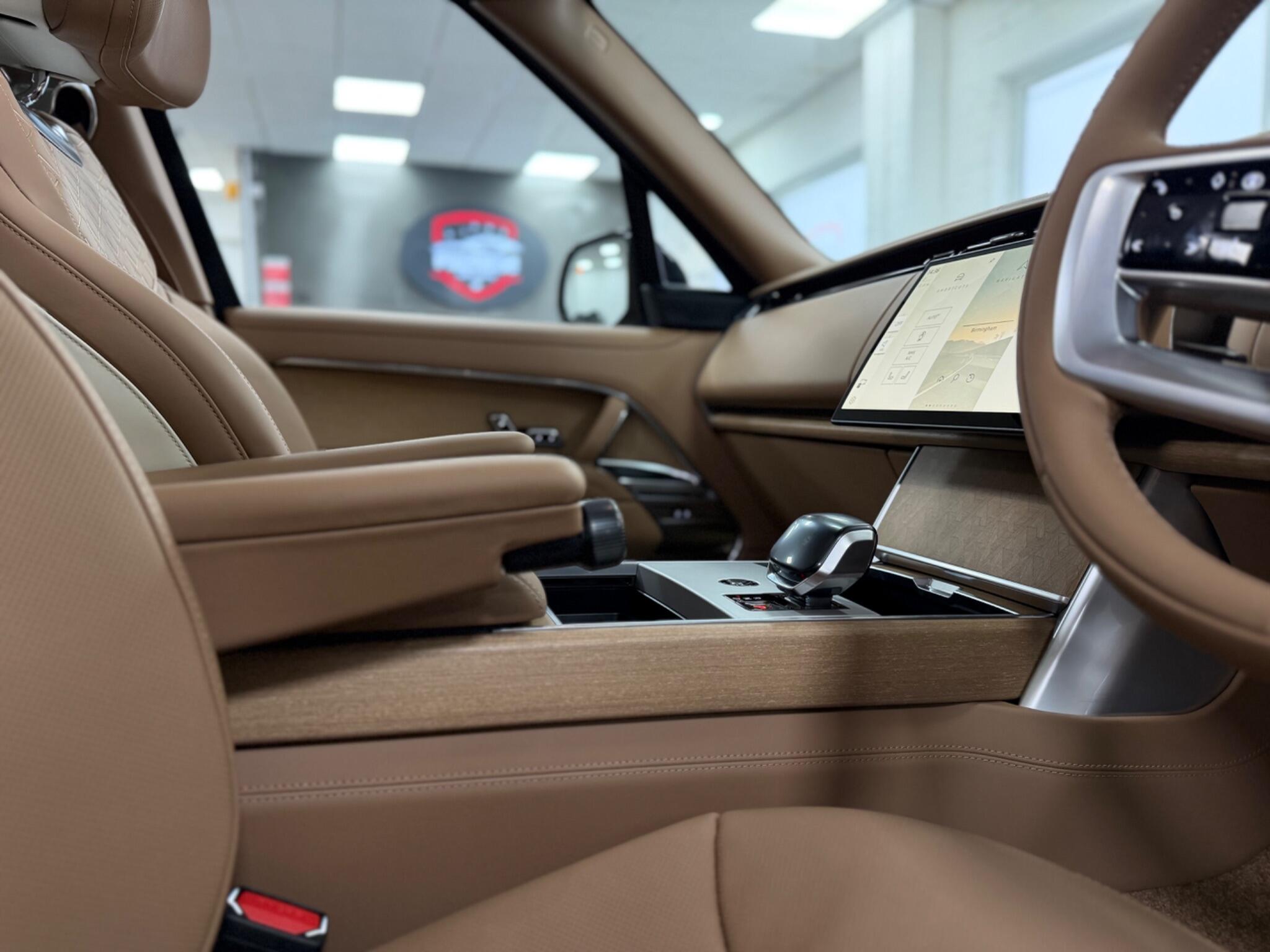 Land Rover Range Rover view 11