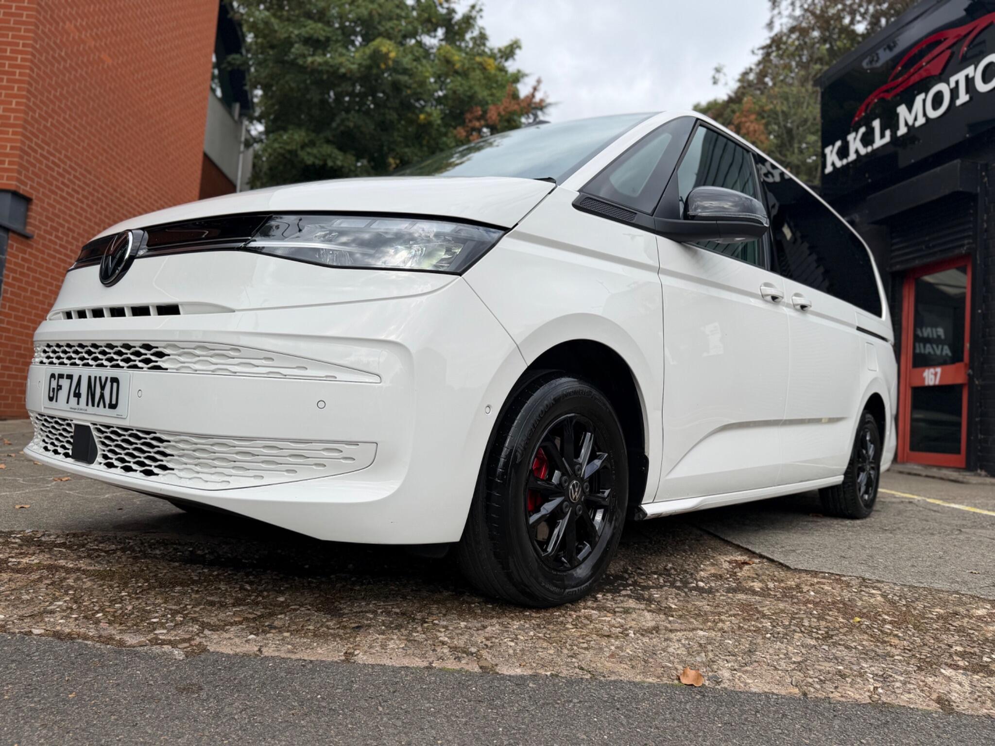 Volkswagen Multivan view 17