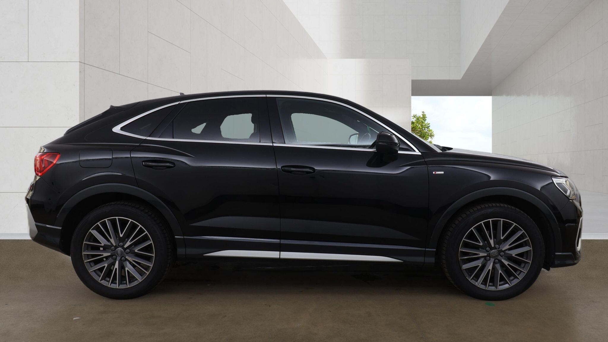 Audi Q3 view 5
