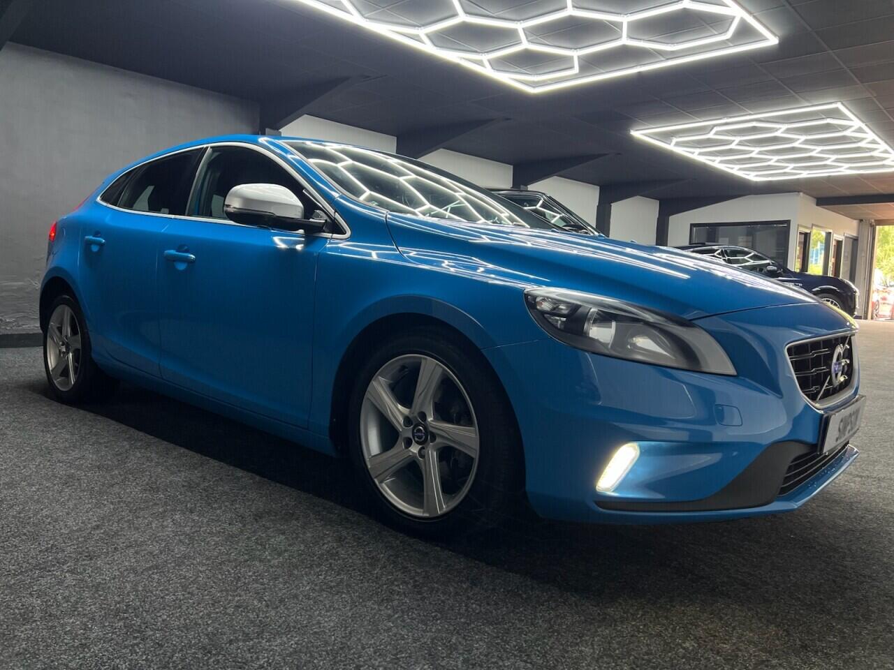 Volvo V40 view 16