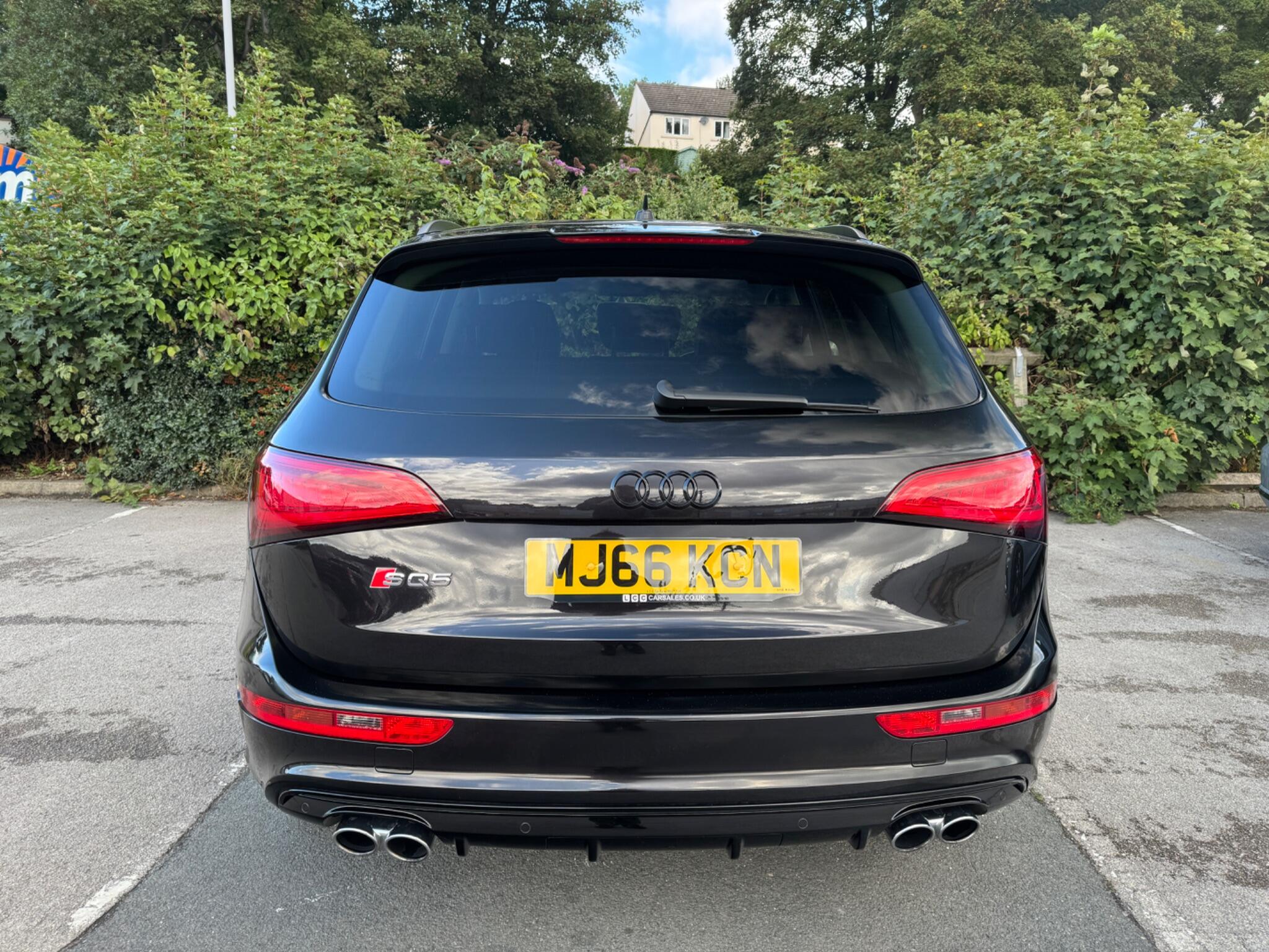 Audi SQ5 view 6