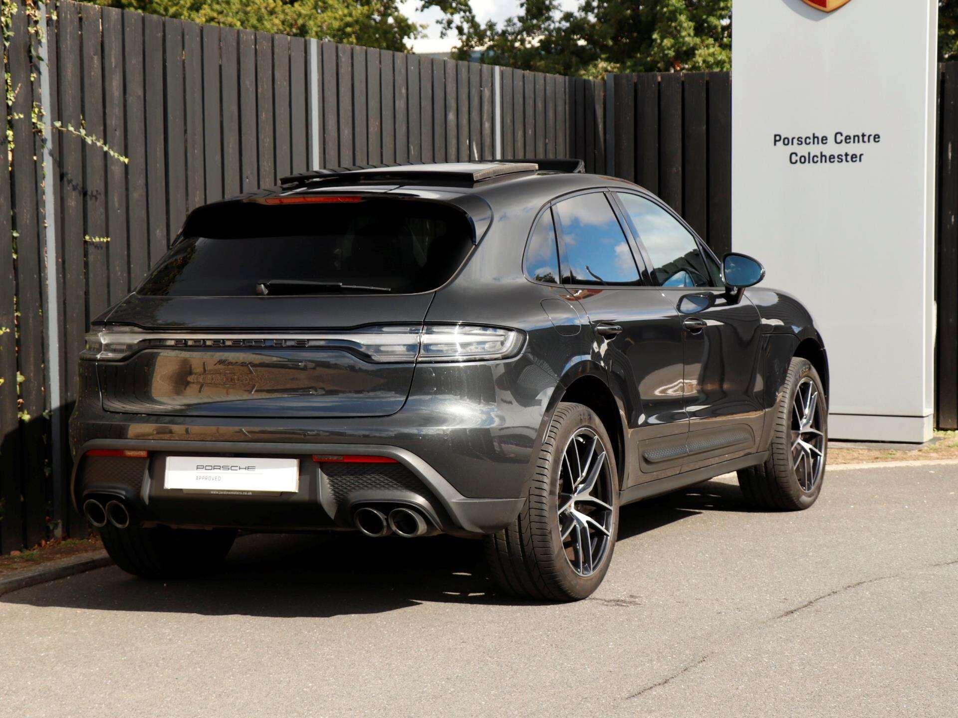 Porsche Macan view 37