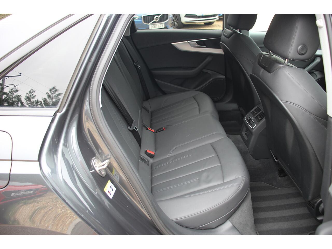 Audi A4 view 18