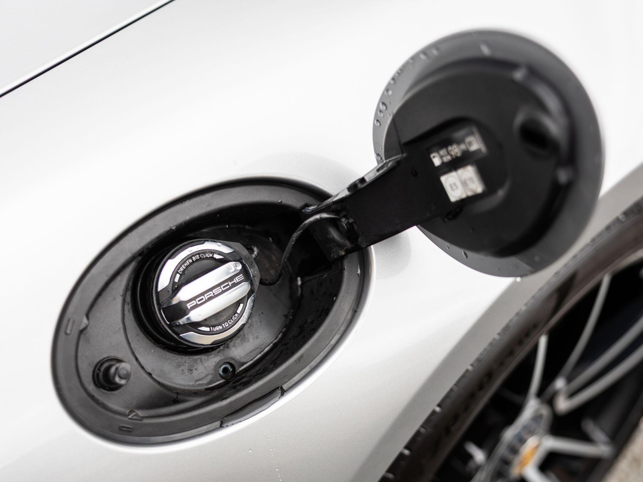 Porsche 911 view 22