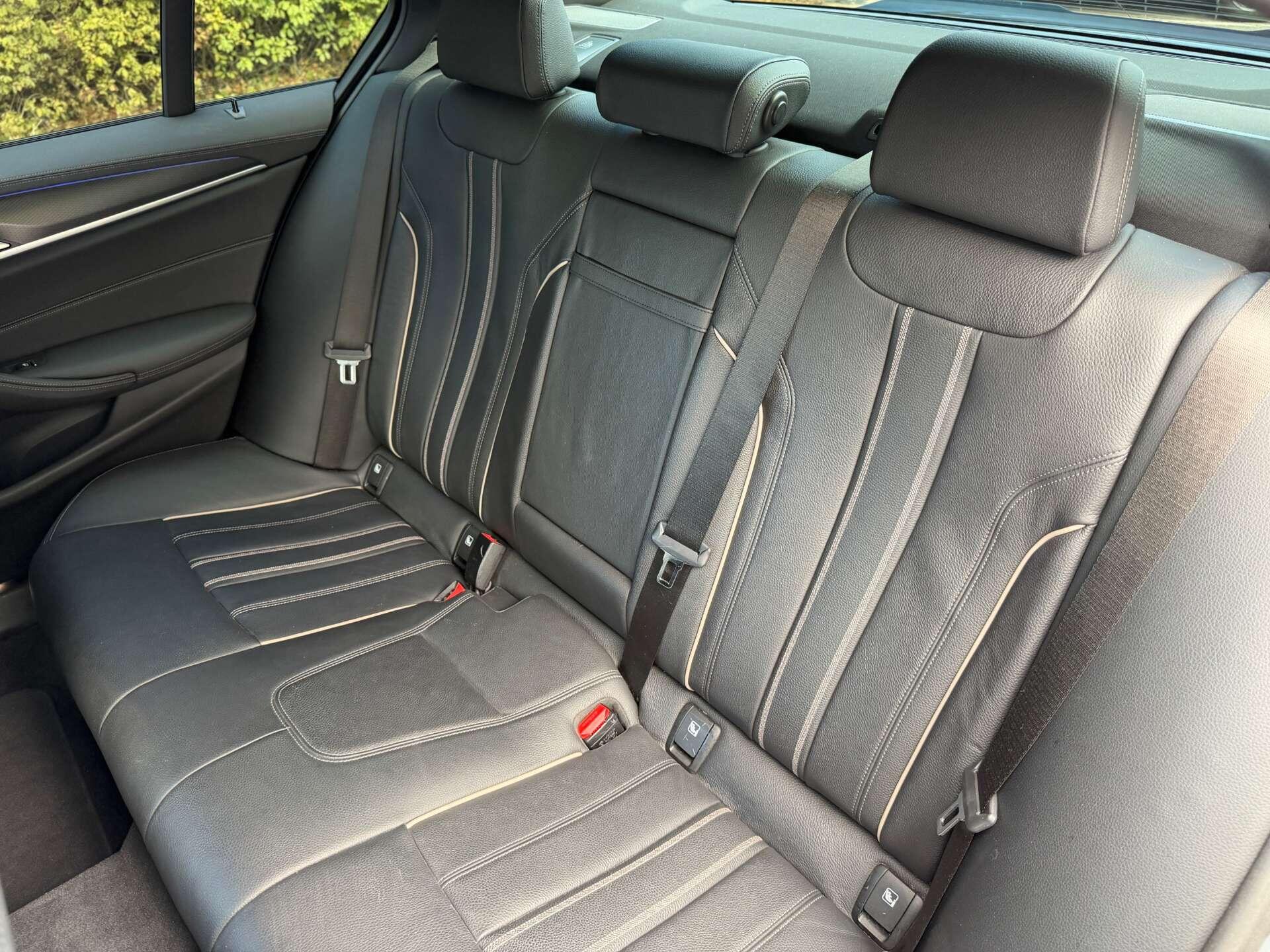 BMW 5 Series view 32
