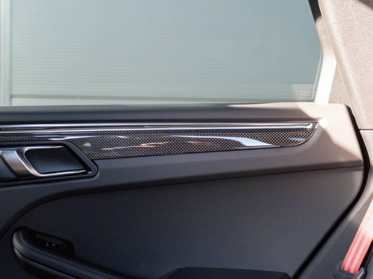 Porsche Macan view 56