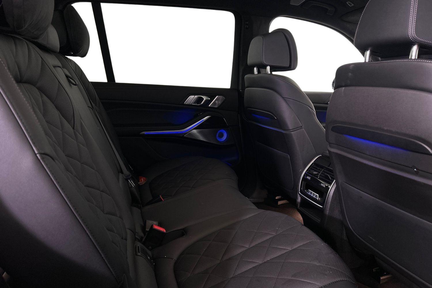 BMW X7 view 13