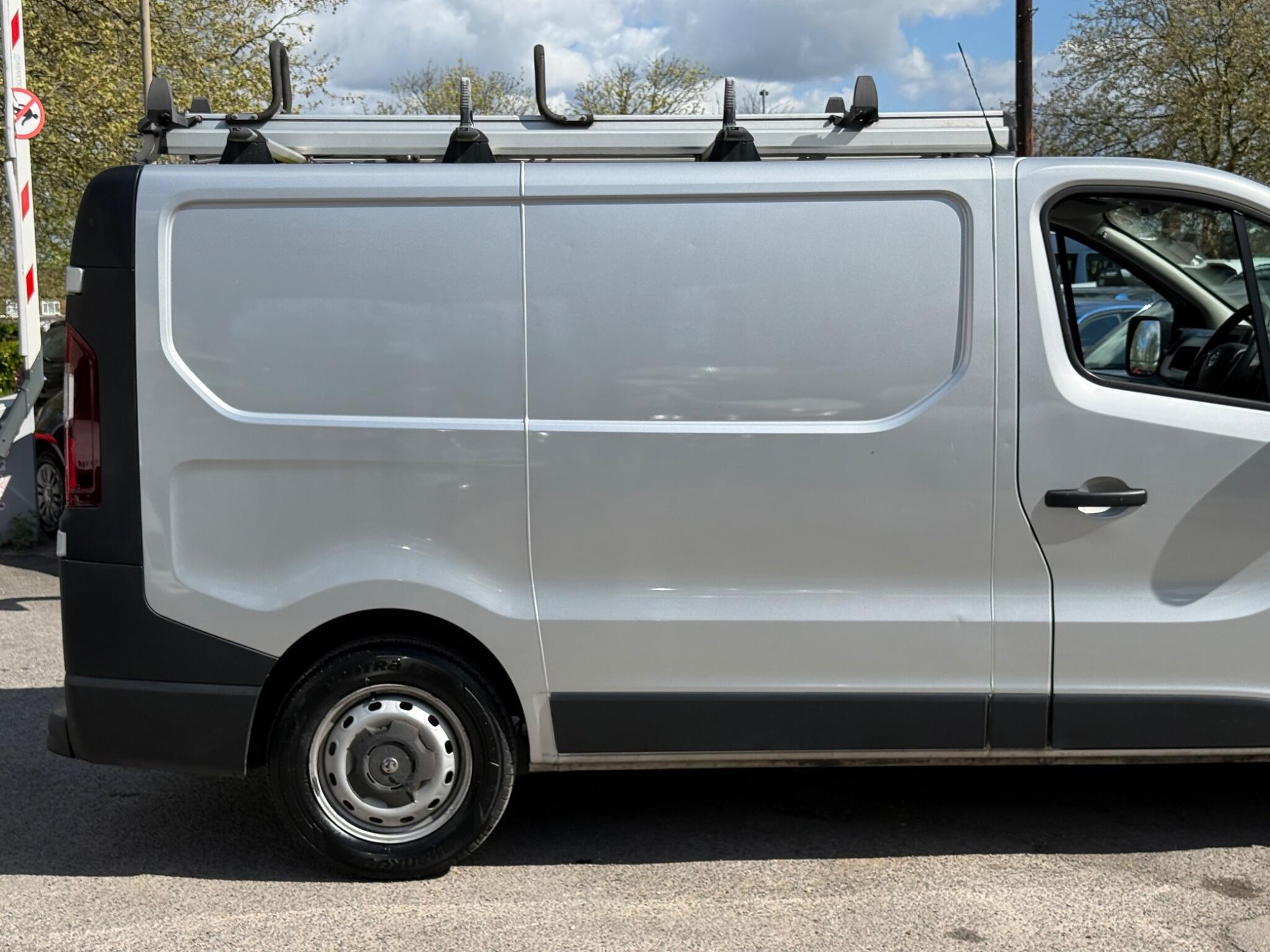 Vauxhall Vivaro - Image 22
