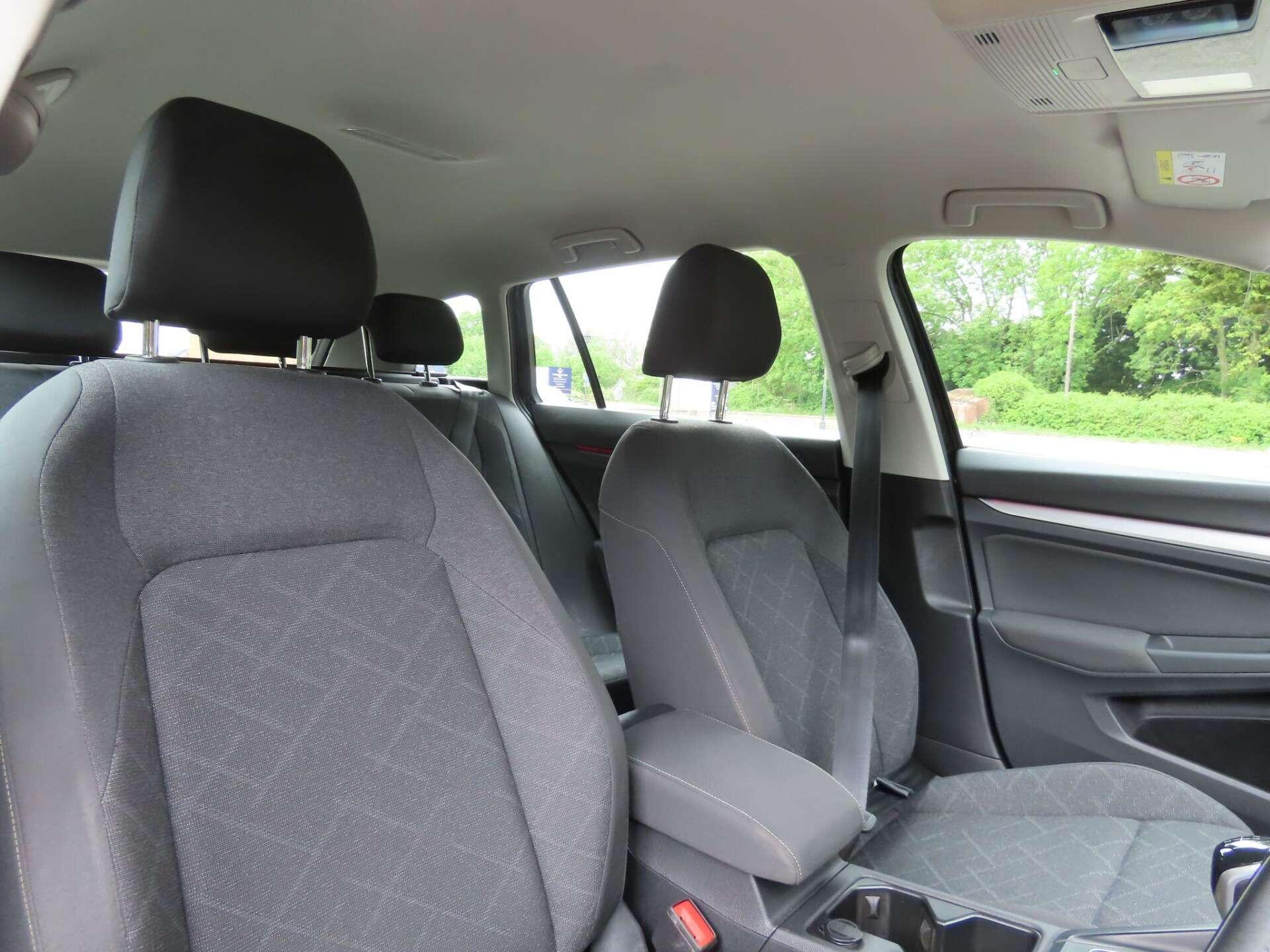 Volkswagen Golf view 9