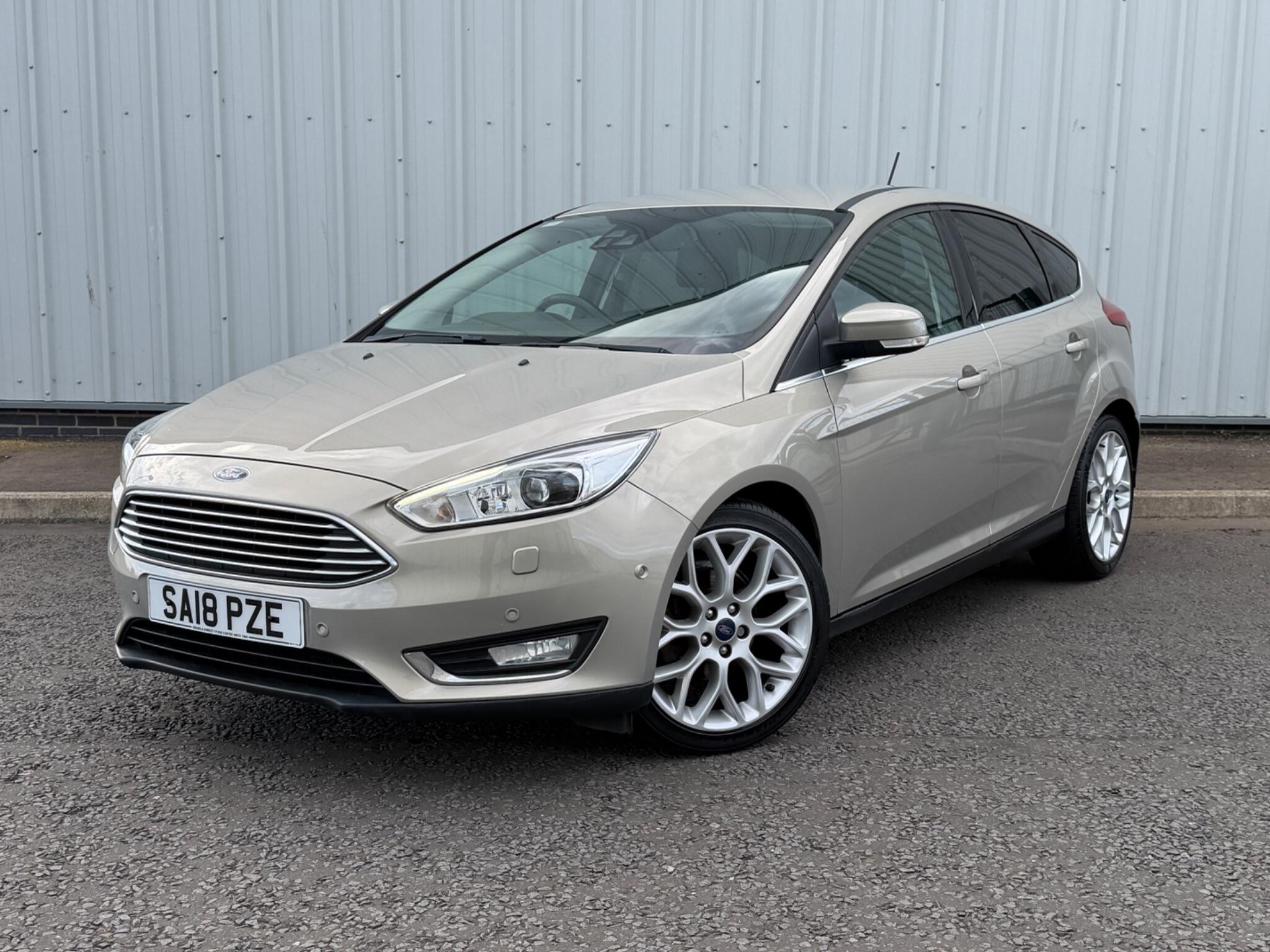 Ford Focus view 3