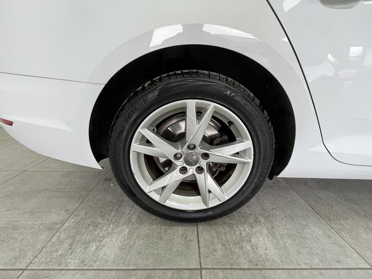Audi A4 view 21