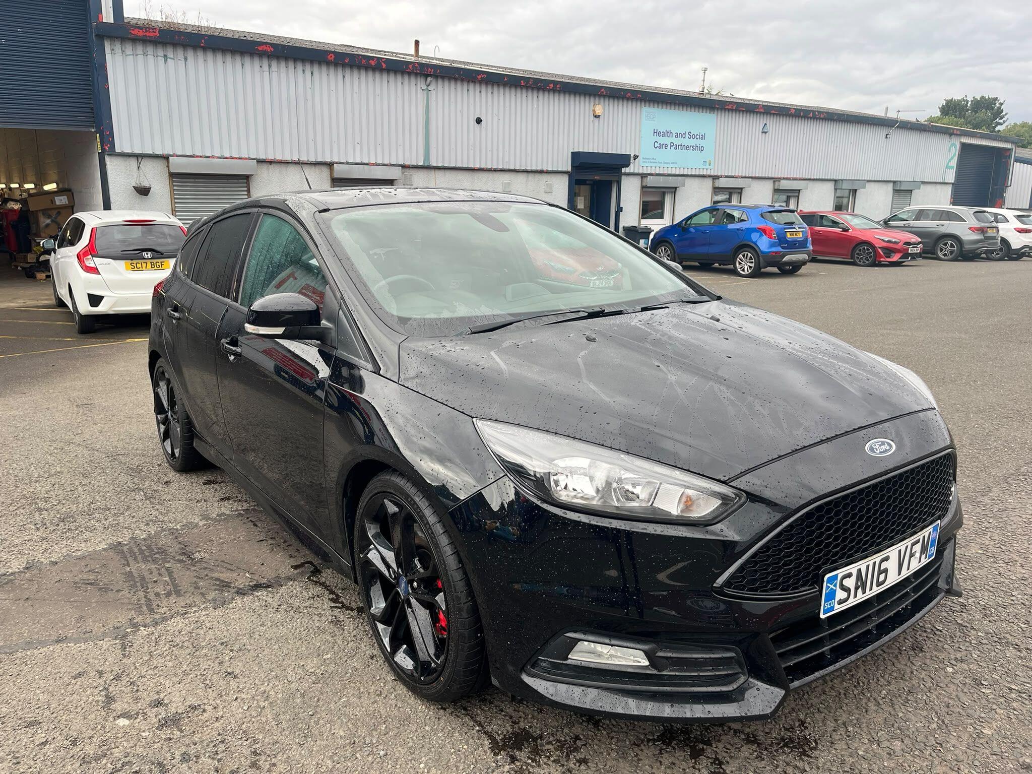 Ford Focus view 3