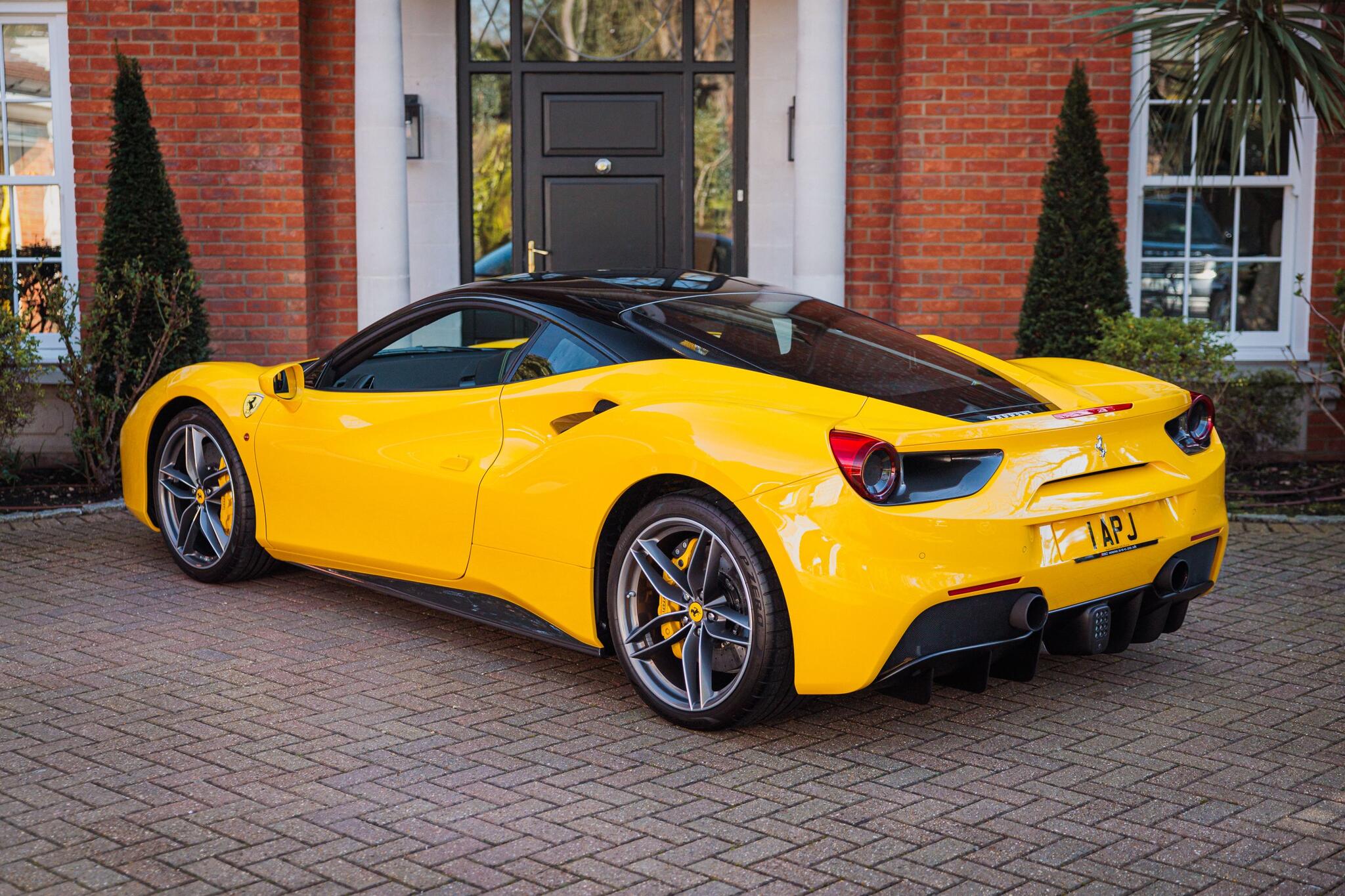 Ferrari 488 view 7