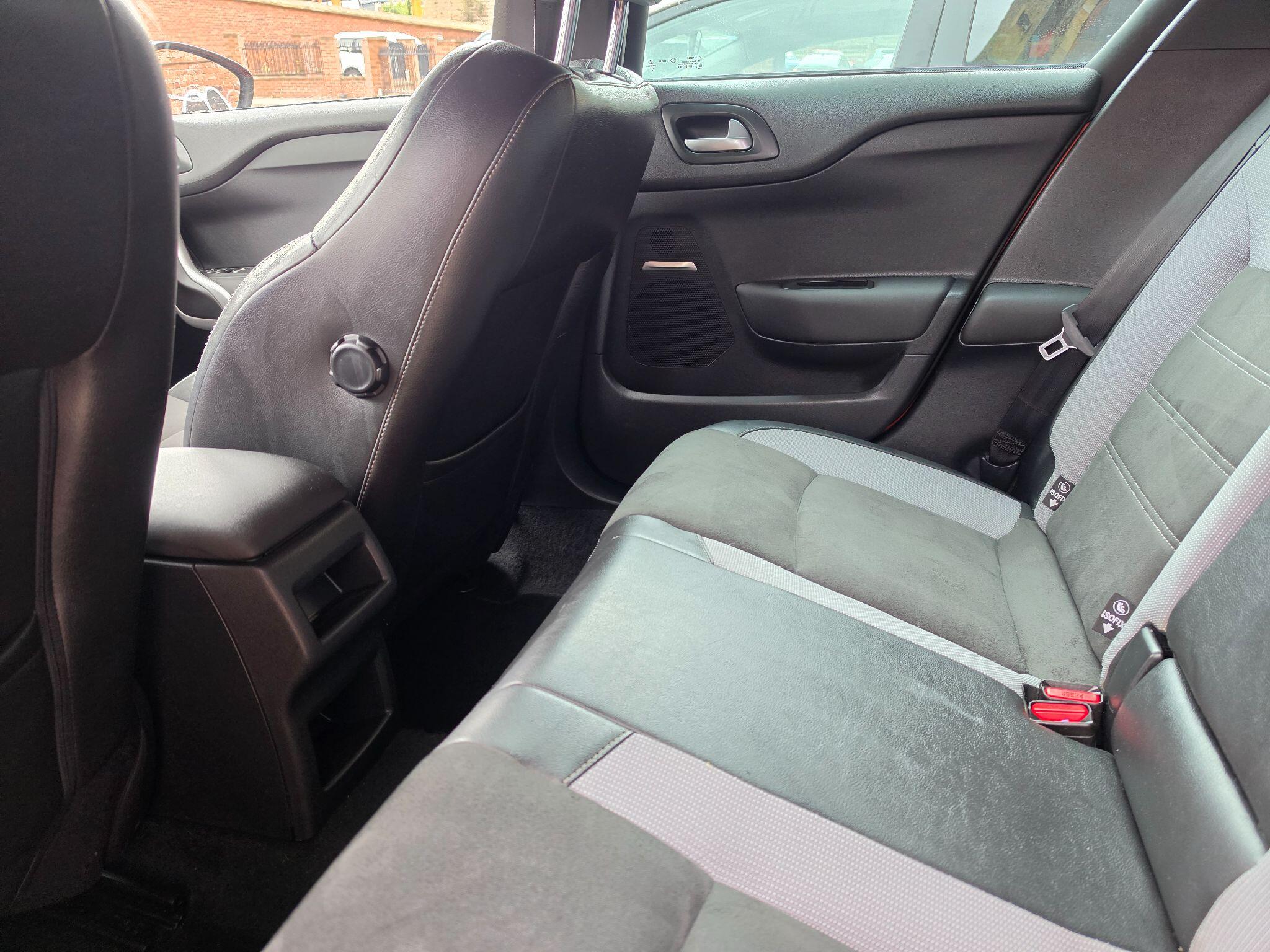 DS Automobiles DS 4 Crossback view 16