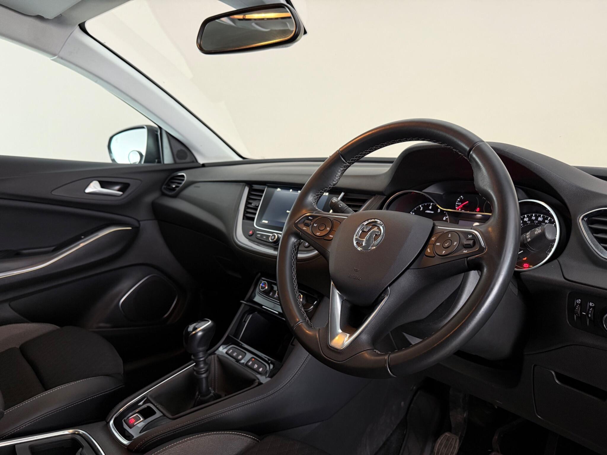Vauxhall Grandland X view 3