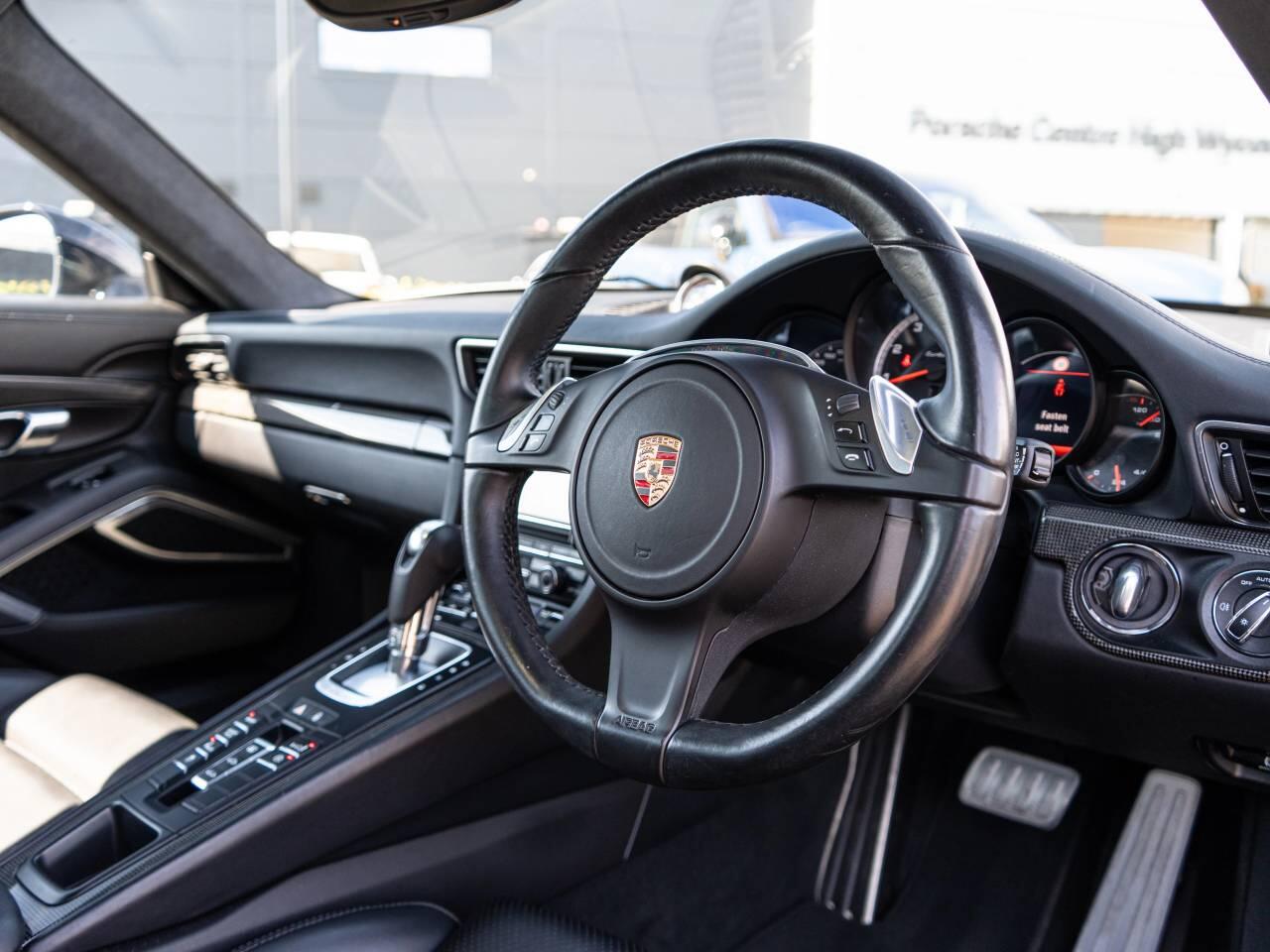 Porsche 911 view 4