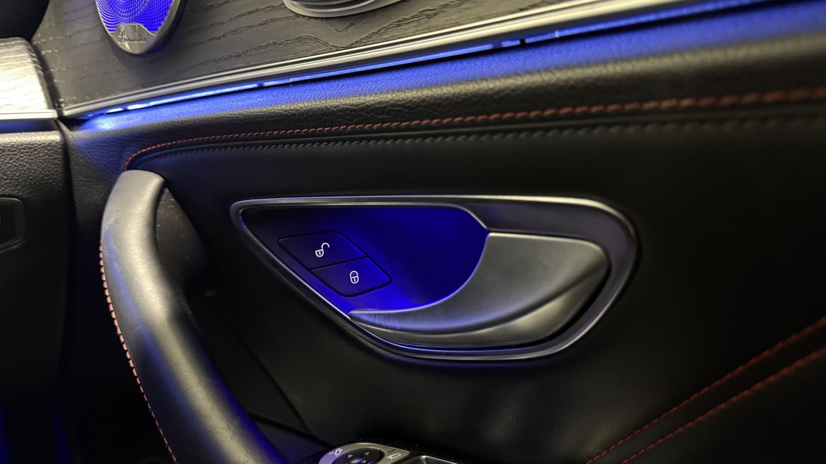 Mercedes-Benz E Class view 31