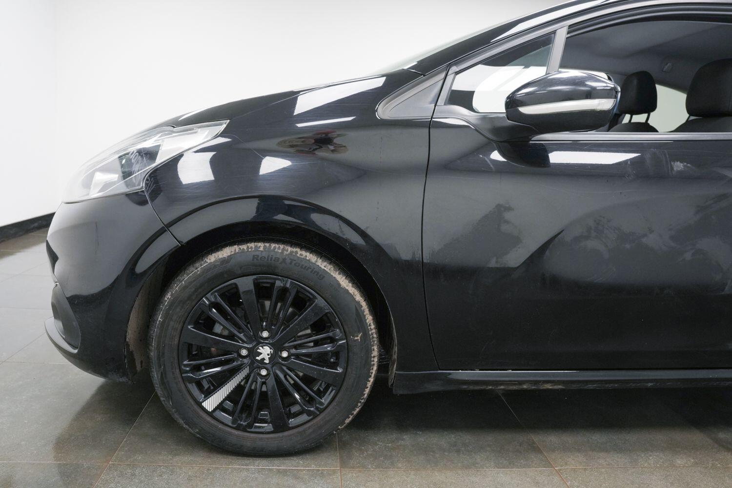 Peugeot 208 view 6