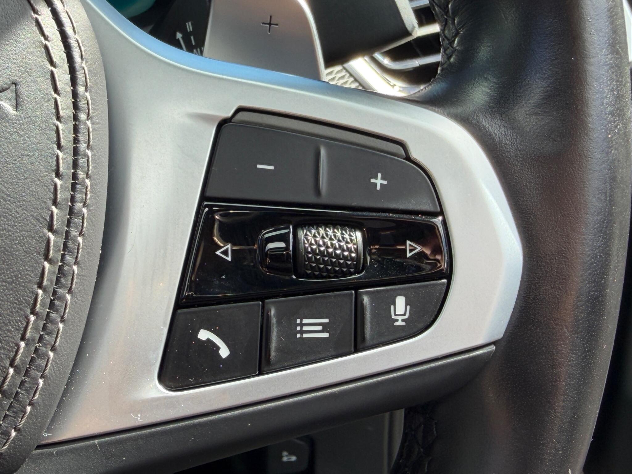 BMW X6 view 21