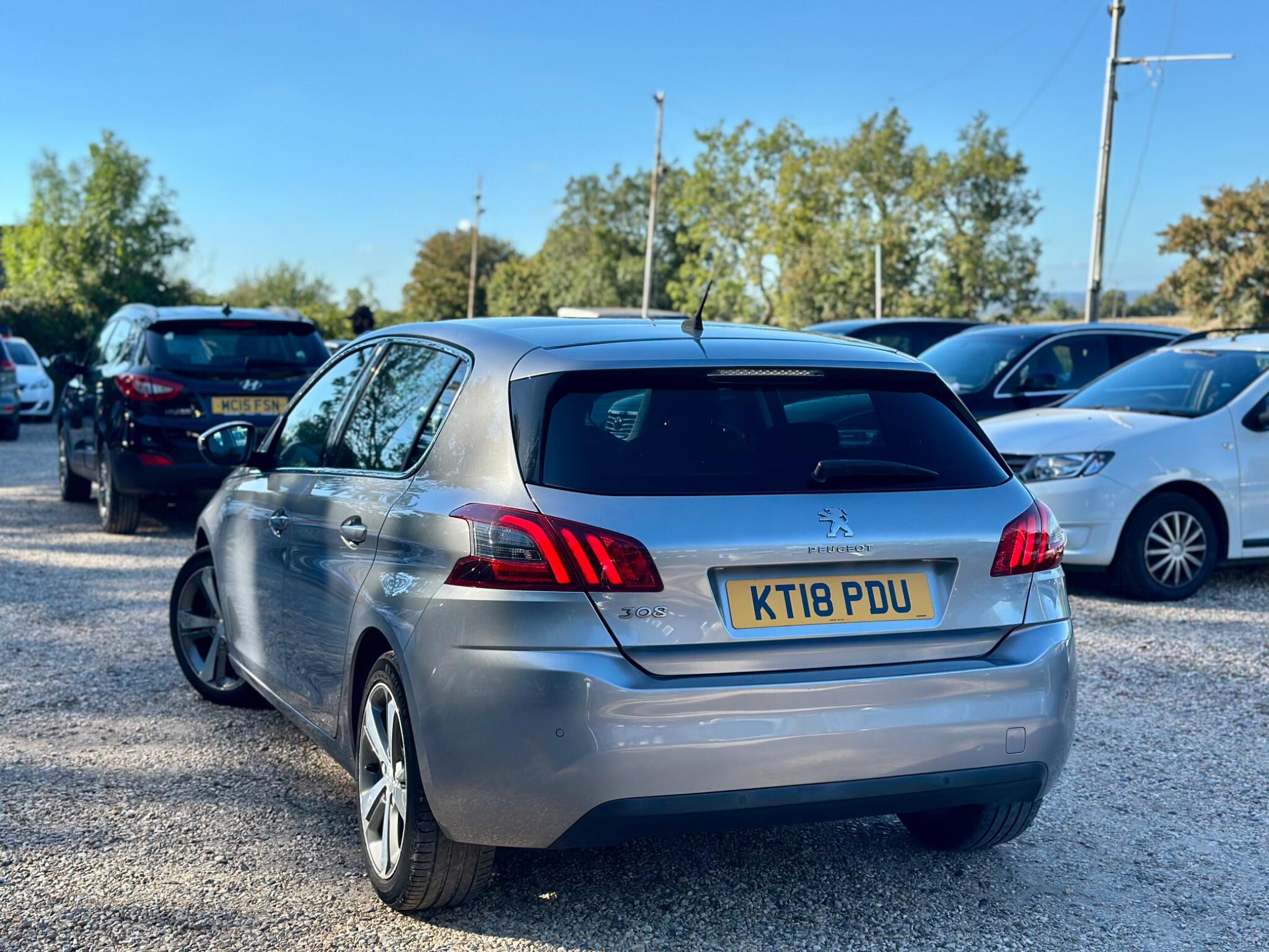 Peugeot 308 view 11
